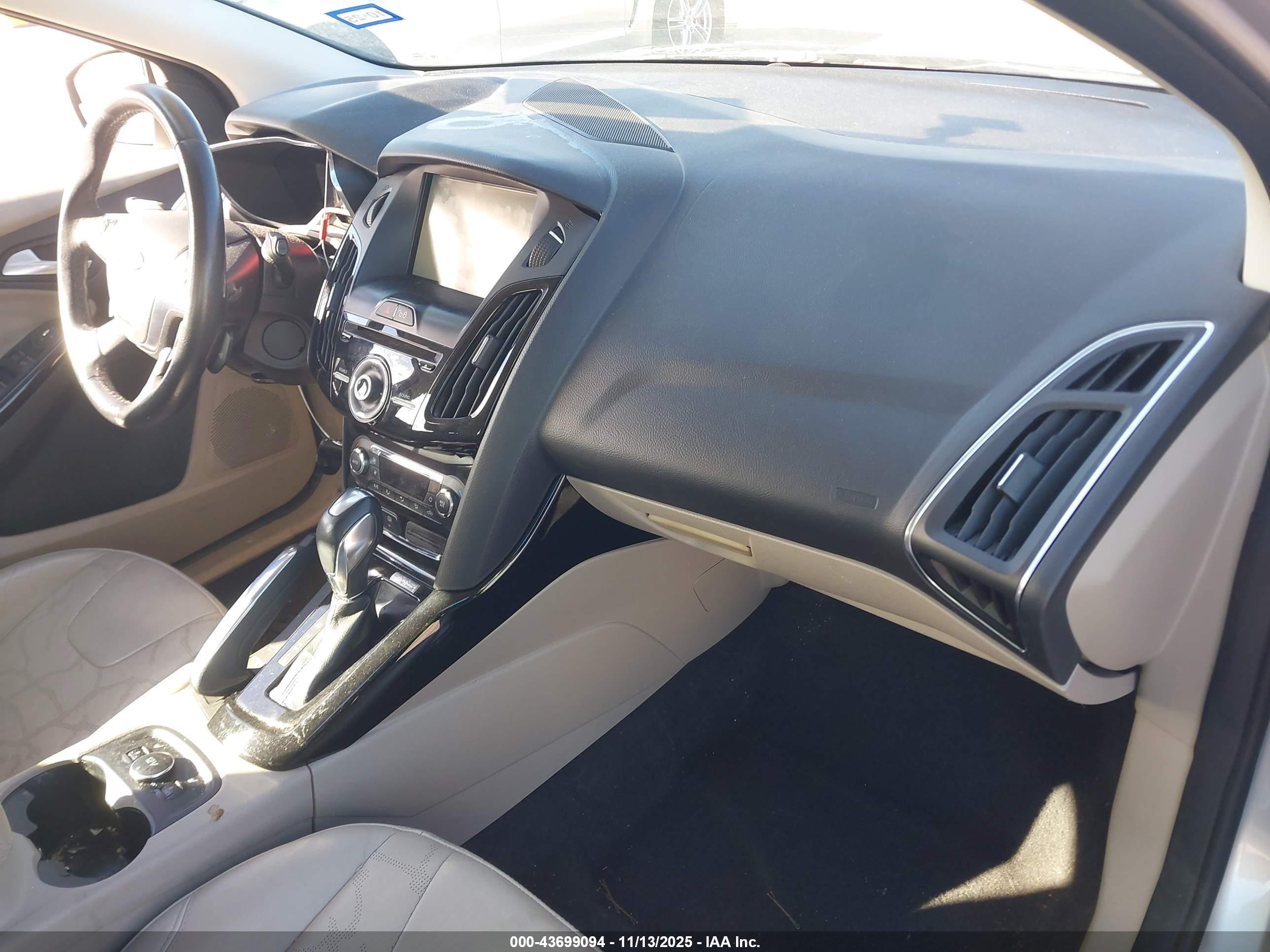 2013 Ford Focus Electric   Silver vin: 1FADP3R46DL254715