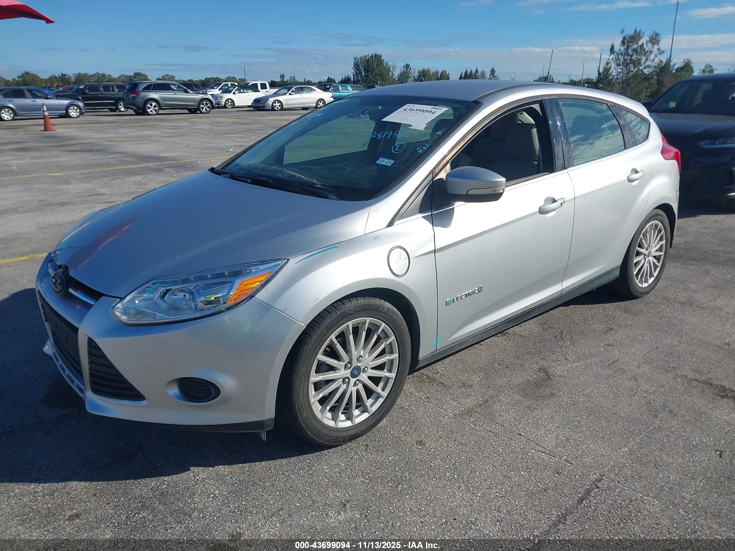 2013 Ford Focus Electric   Silver vin: 1FADP3R46DL254715