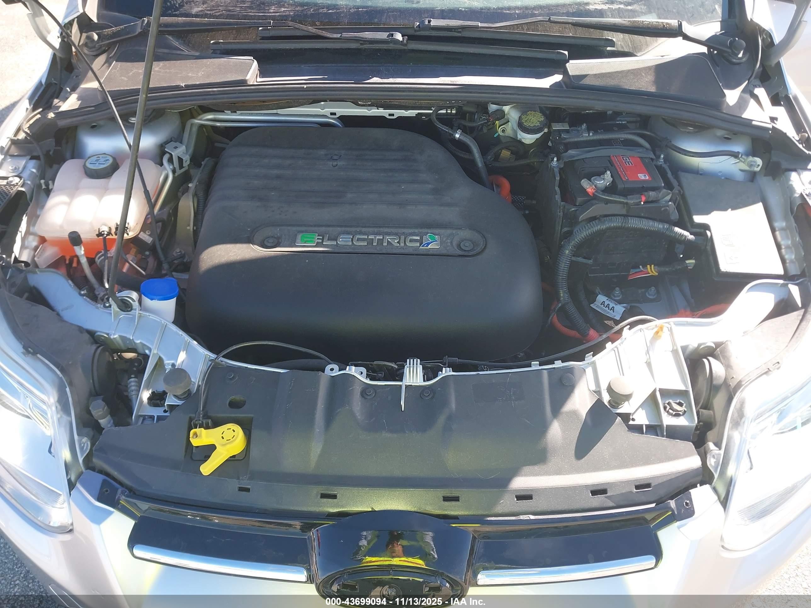 2013 Ford Focus Electric   Silver vin: 1FADP3R46DL254715