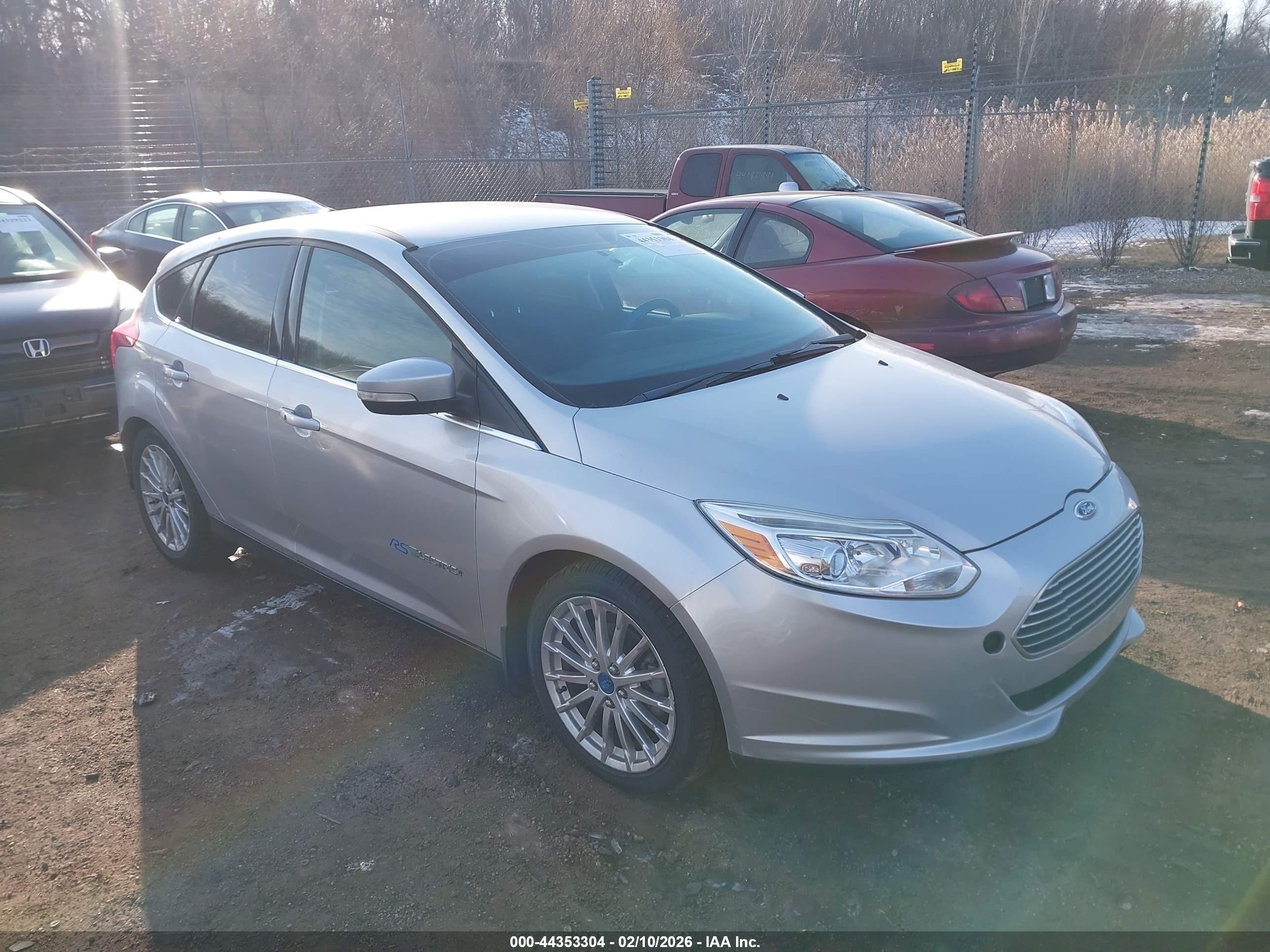 2013 Ford Focus Electric   Silver vin: 1FADP3R47DL202011