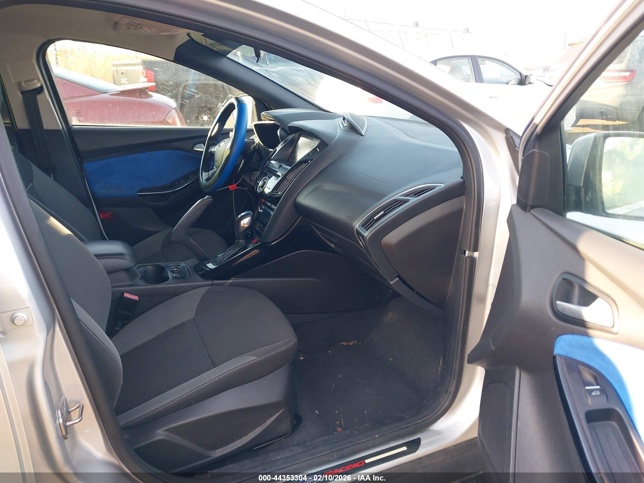 2013 Ford Focus Electric   Silver vin: 1FADP3R47DL202011