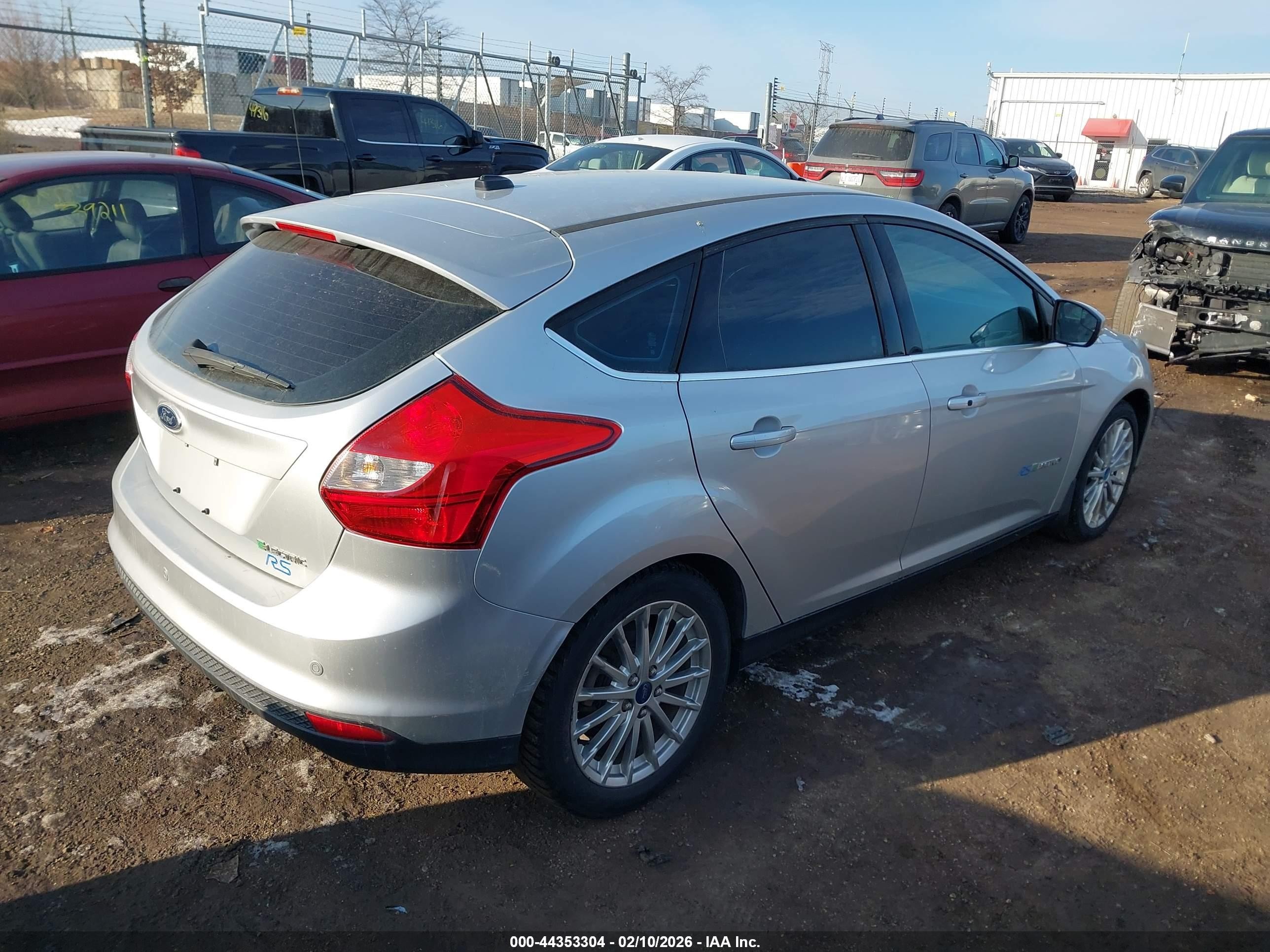 2013 Ford Focus Electric   Silver vin: 1FADP3R47DL202011