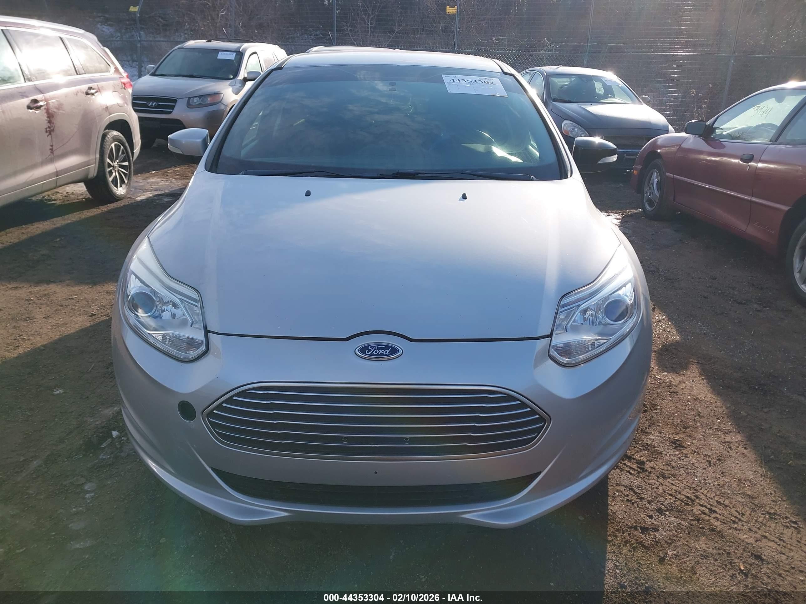 2013 Ford Focus Electric   Silver vin: 1FADP3R47DL202011