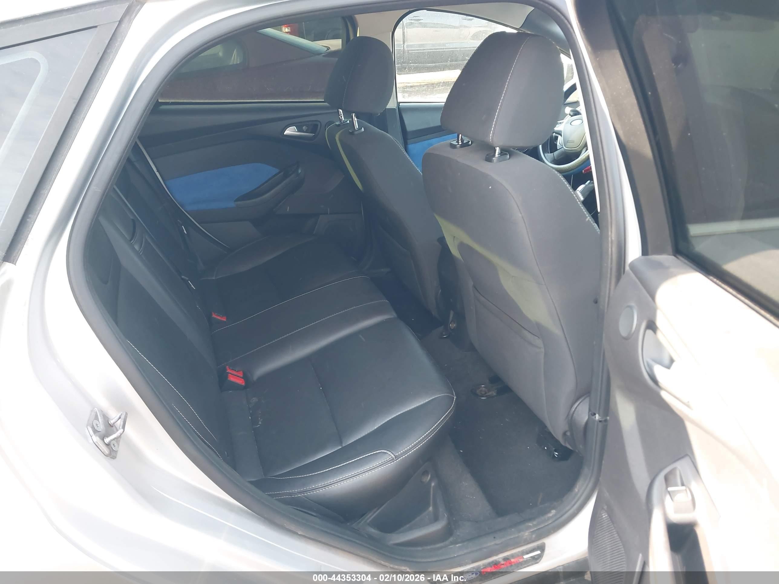 2013 Ford Focus Electric   Silver vin: 1FADP3R47DL202011
