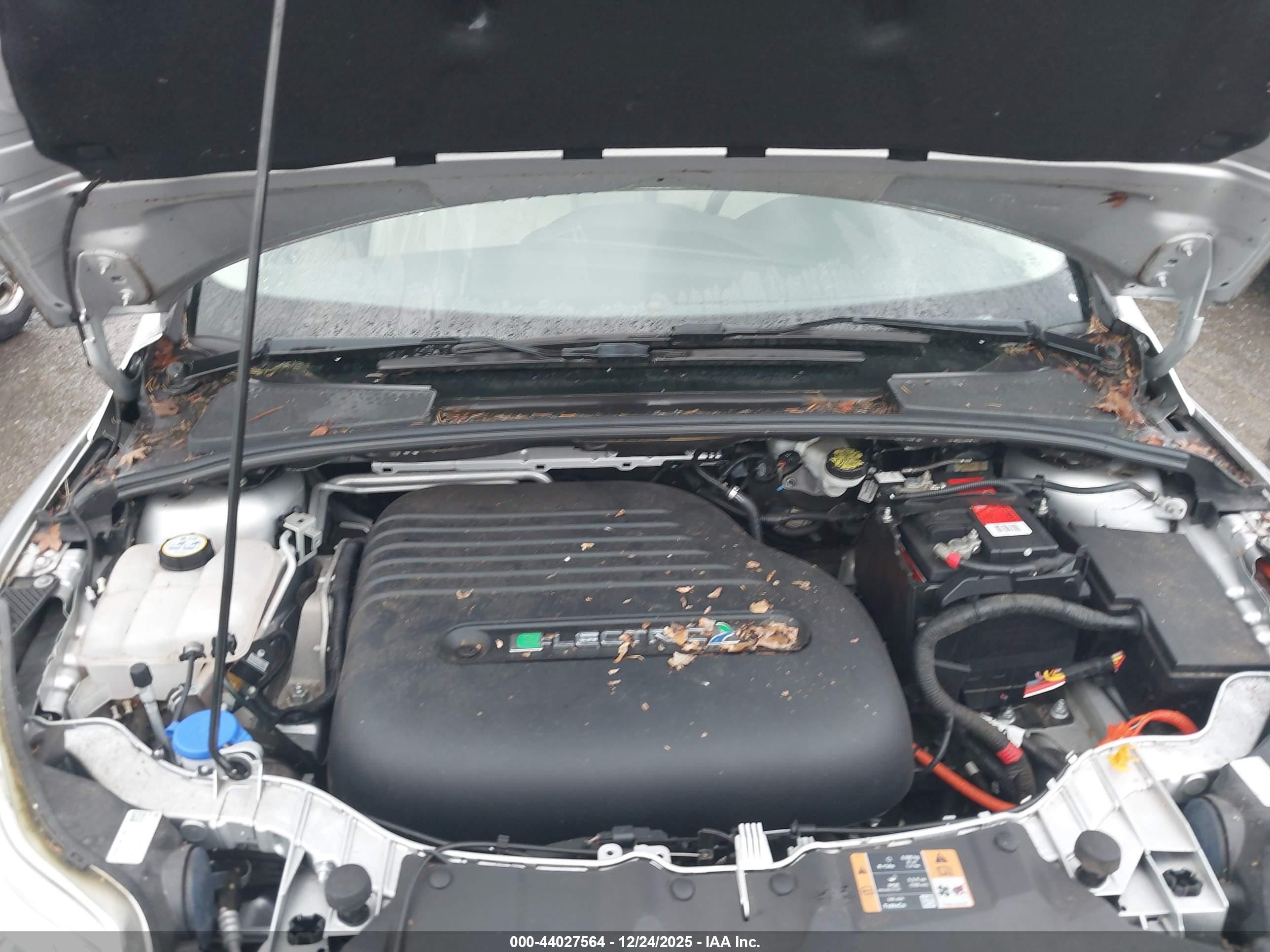 2013 Ford Focus Electric   Silver vin: 1FADP3R47DL290719