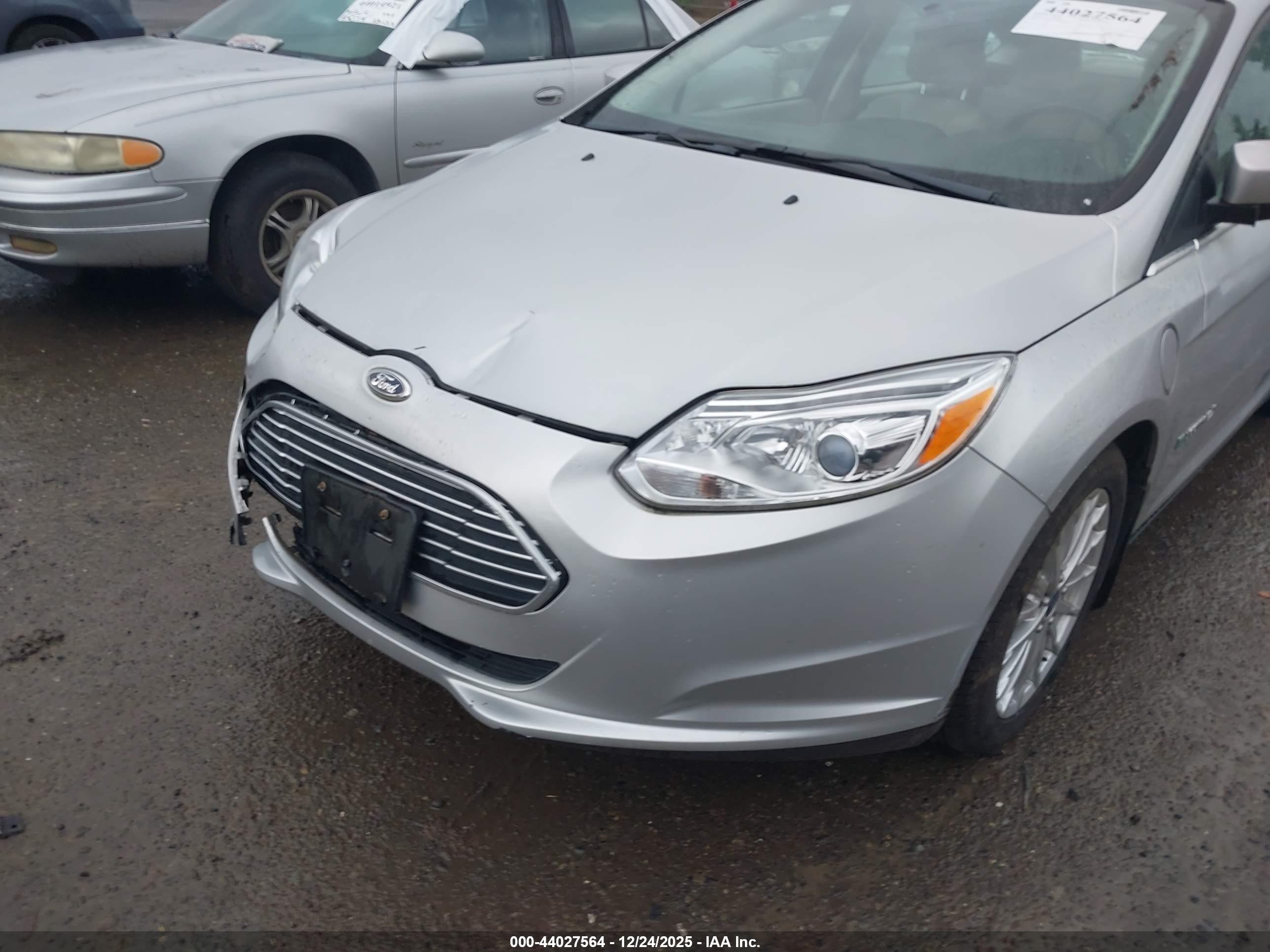 2013 Ford Focus Electric   Silver vin: 1FADP3R47DL290719