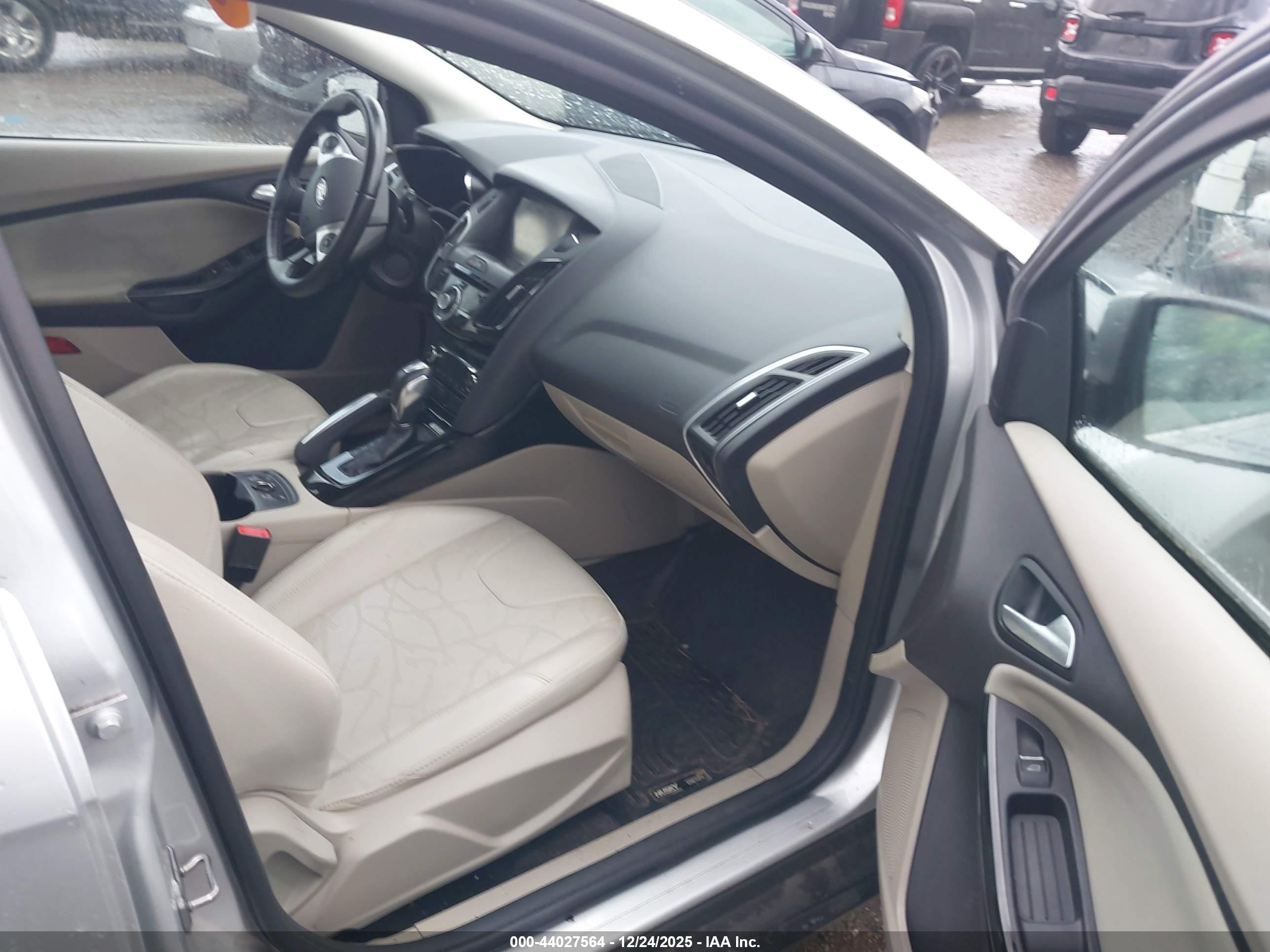 2013 Ford Focus Electric   Silver vin: 1FADP3R47DL290719