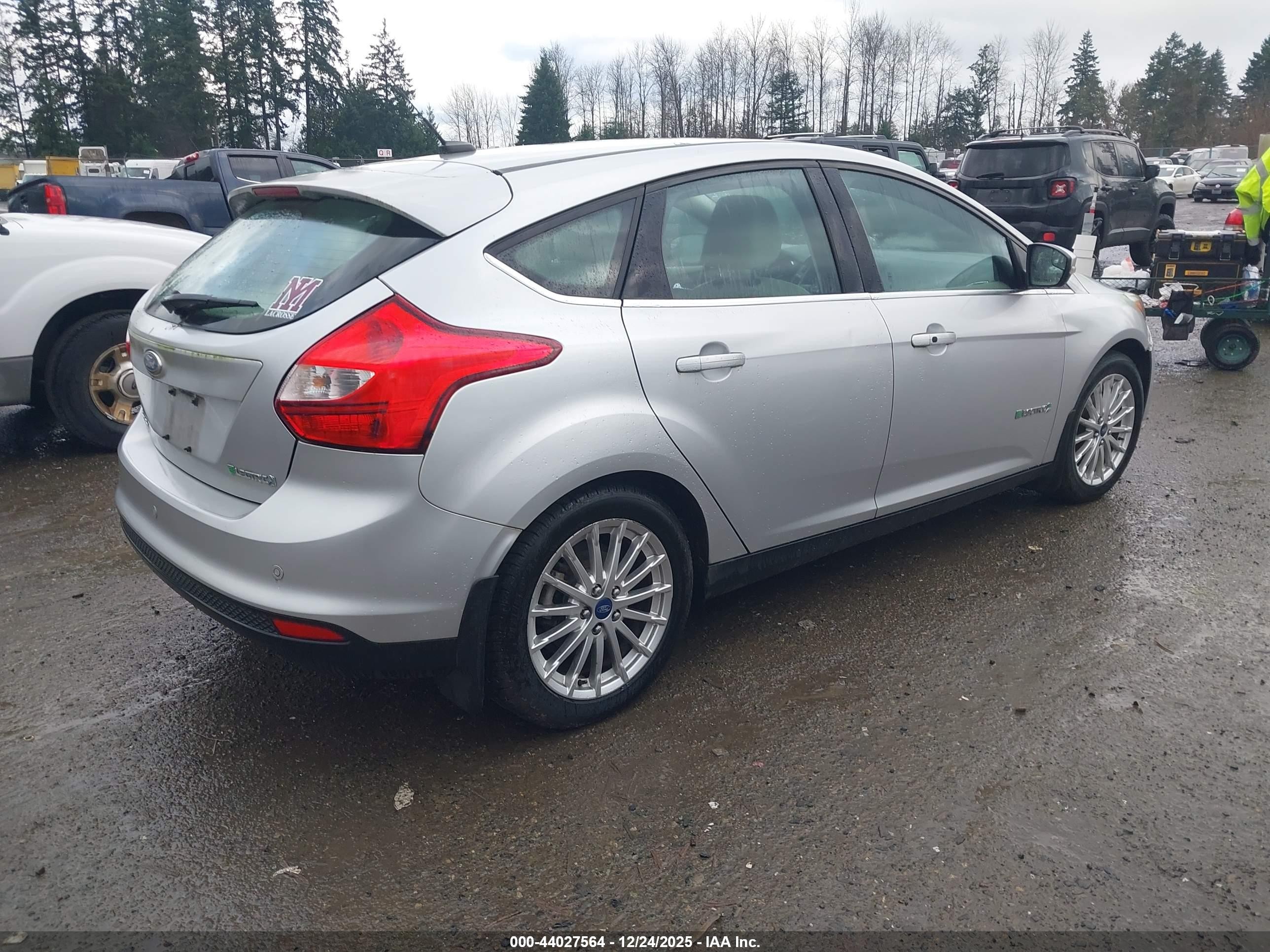 2013 Ford Focus Electric   Silver vin: 1FADP3R47DL290719