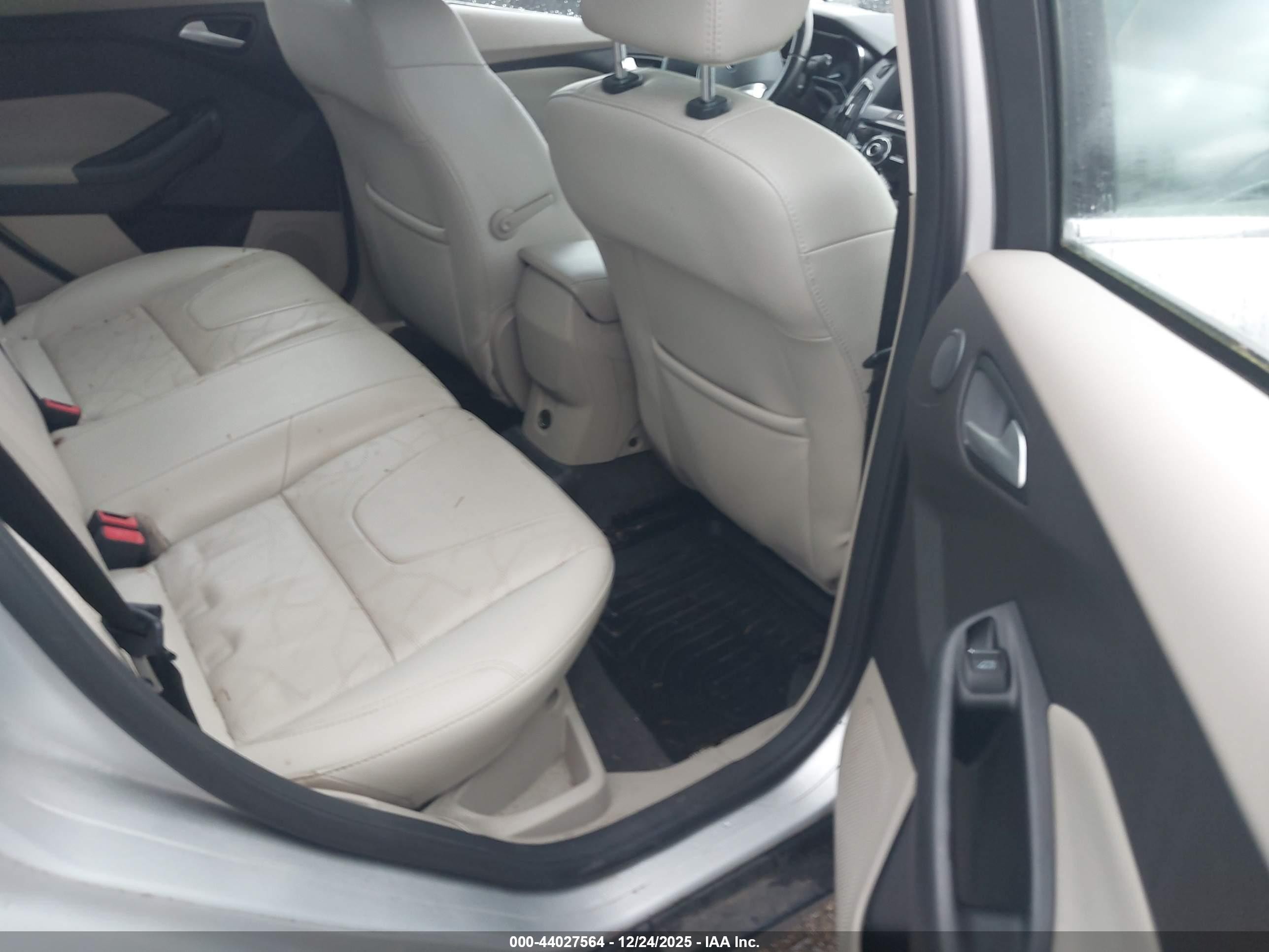 2013 Ford Focus Electric   Silver vin: 1FADP3R47DL290719