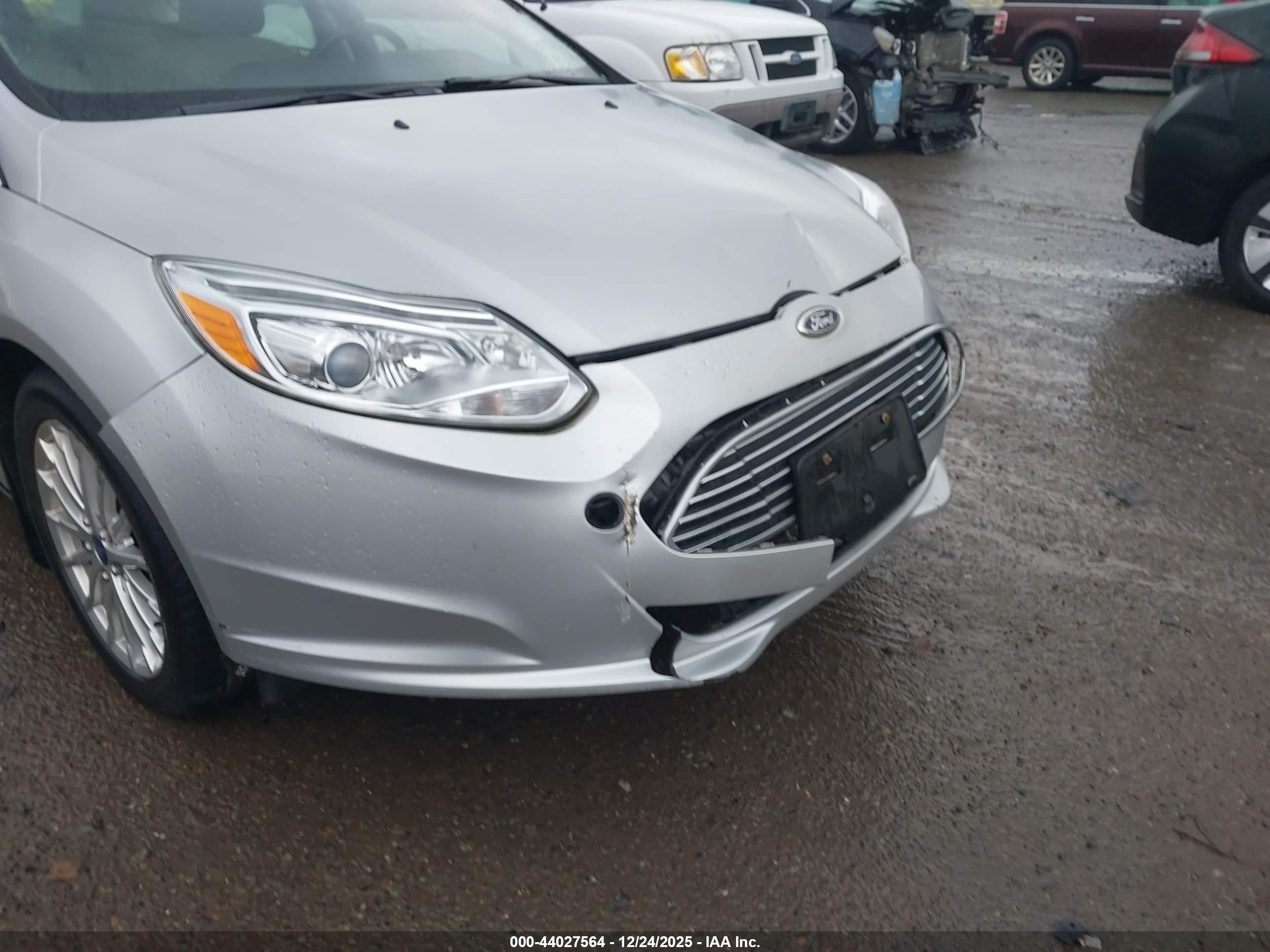 2013 Ford Focus Electric   Silver vin: 1FADP3R47DL290719