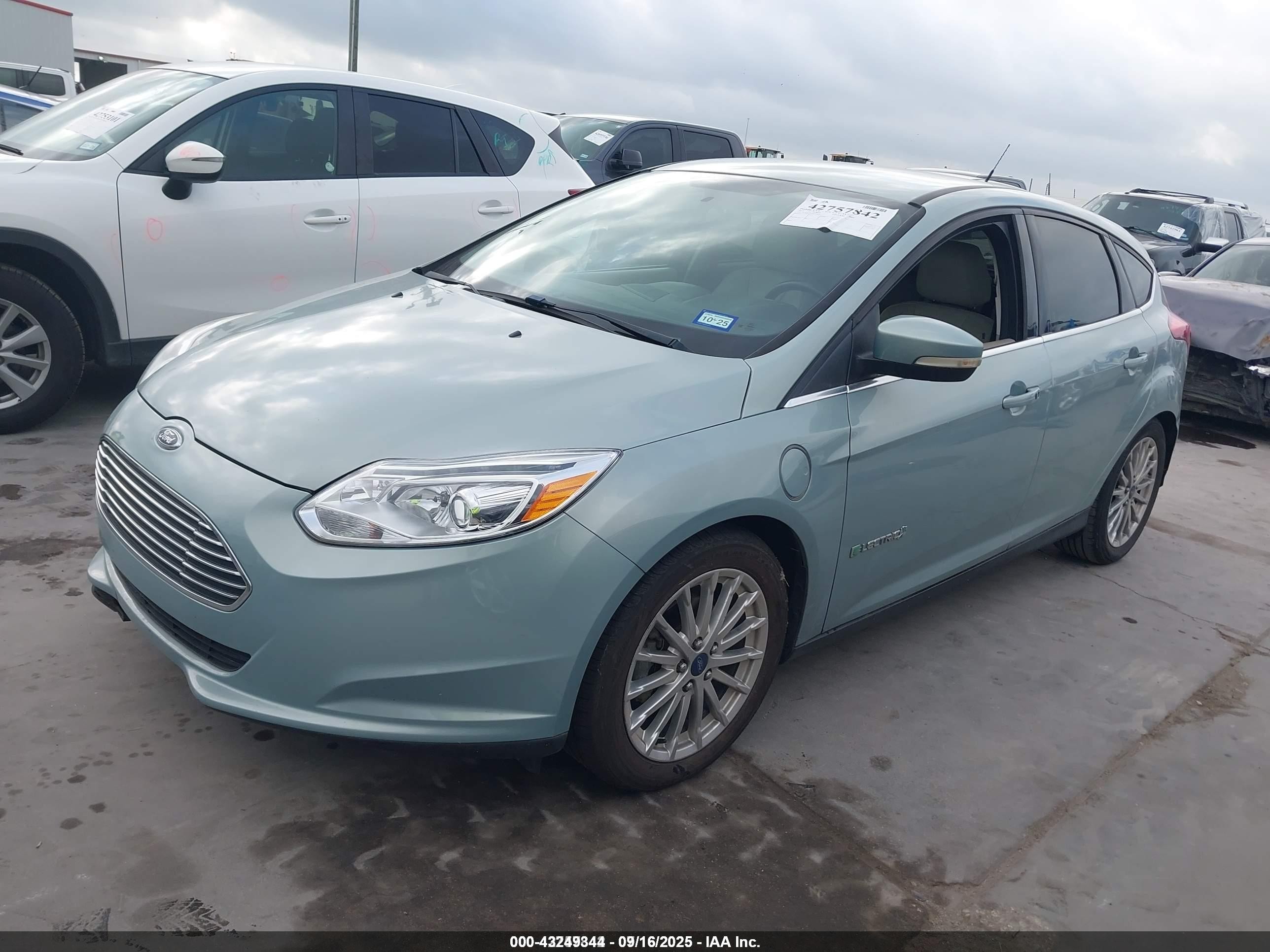 2013 Ford Focus Electric   Teal vin: 1FADP3R47DL364432