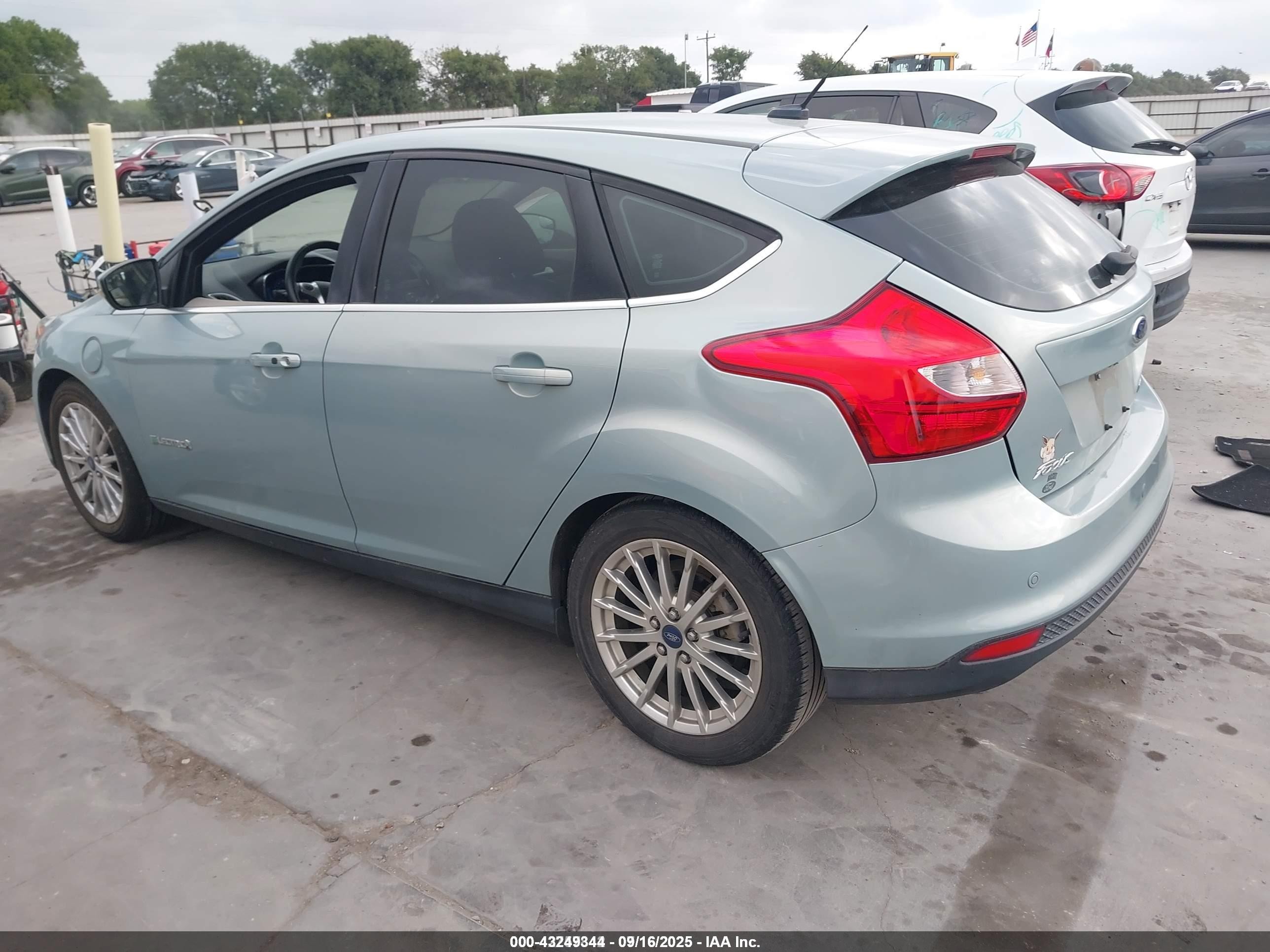 2013 Ford Focus Electric   Teal vin: 1FADP3R47DL364432
