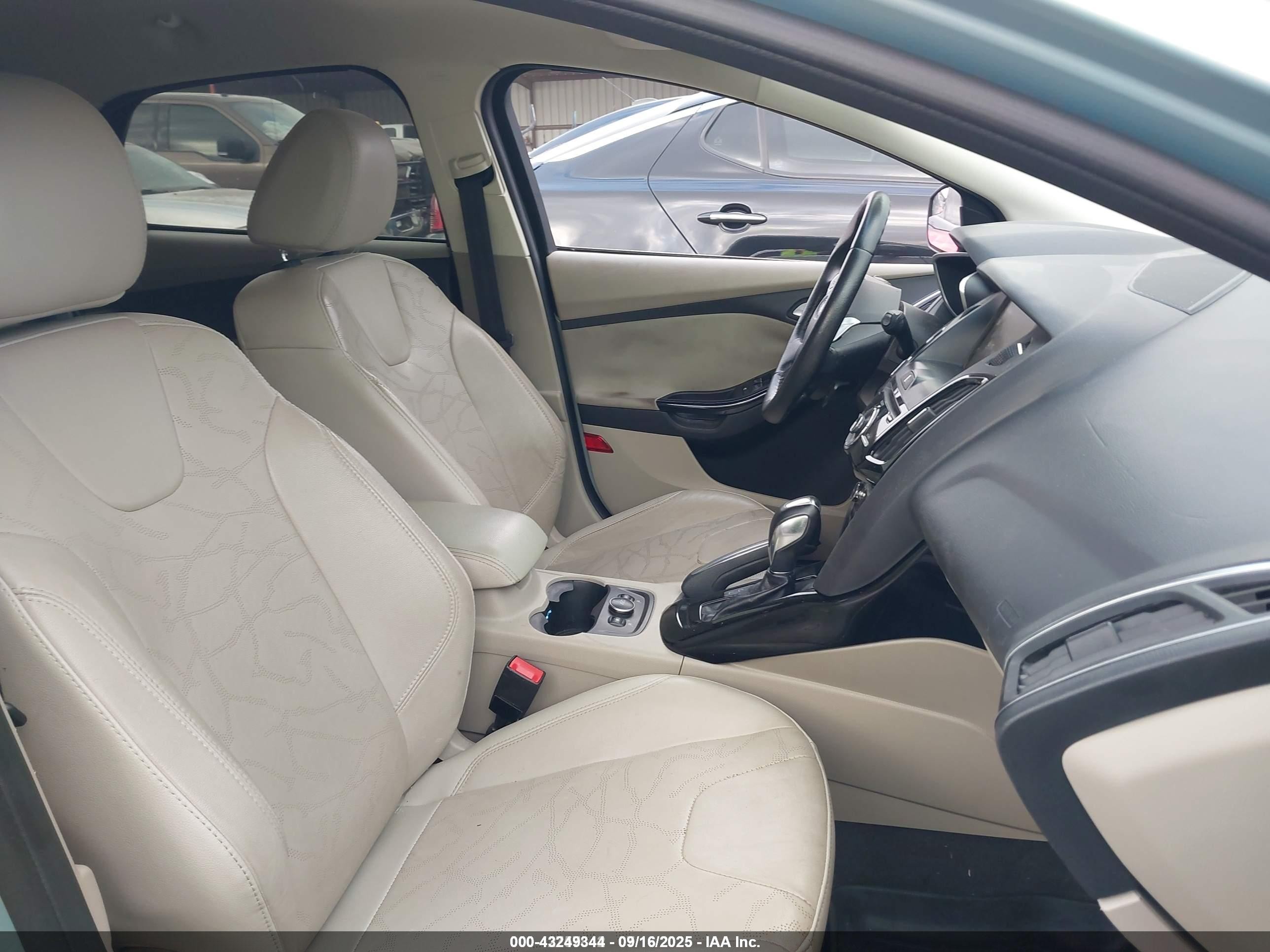 2013 Ford Focus Electric   Teal vin: 1FADP3R47DL364432