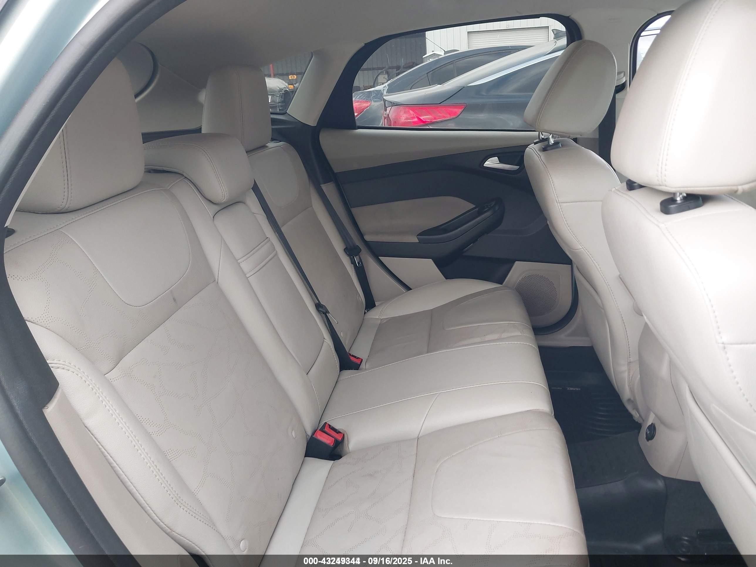 2013 Ford Focus Electric   Teal vin: 1FADP3R47DL364432