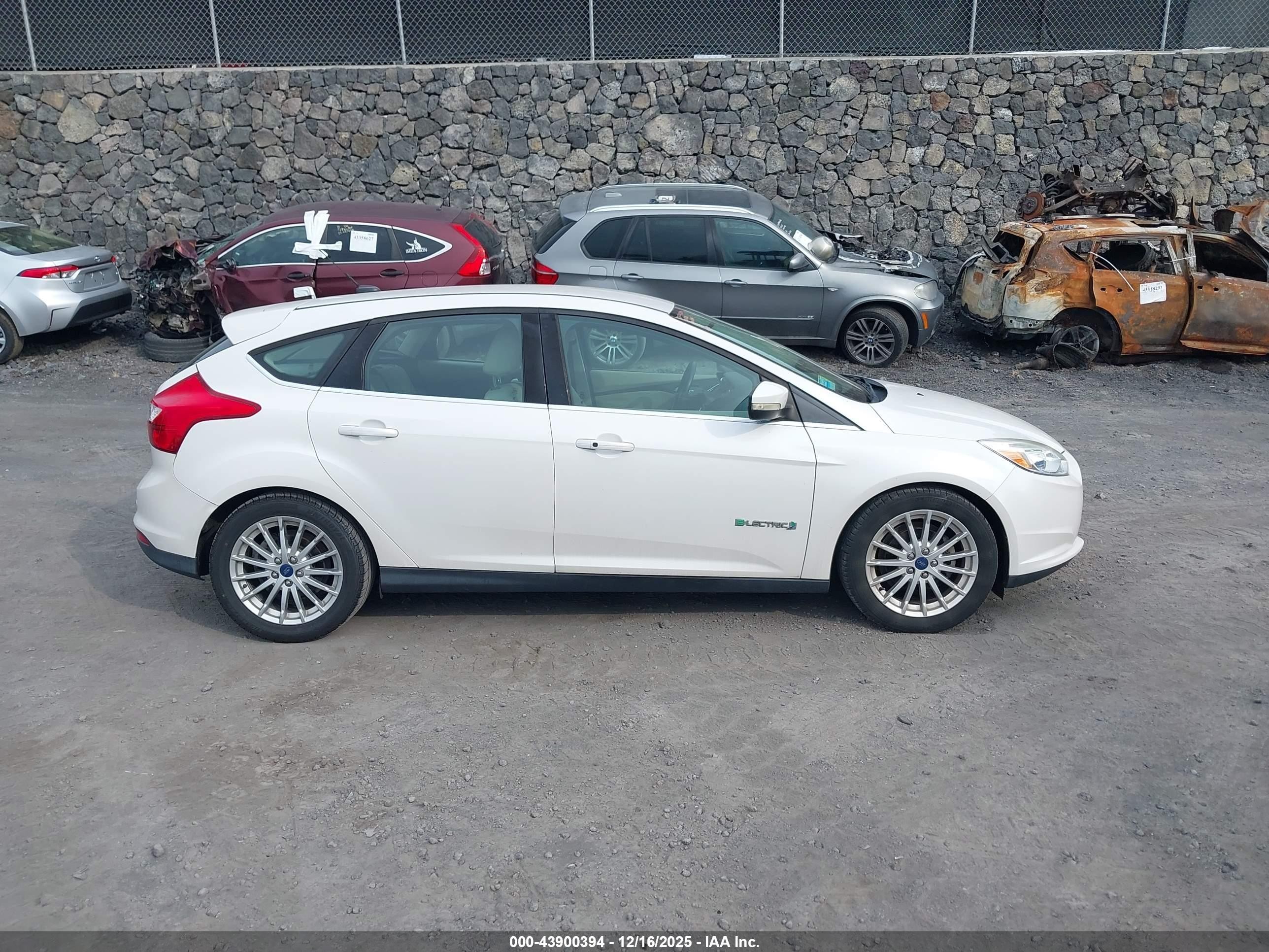 2014 Ford Focus Electric   White vin: 1FADP3R47EL255258