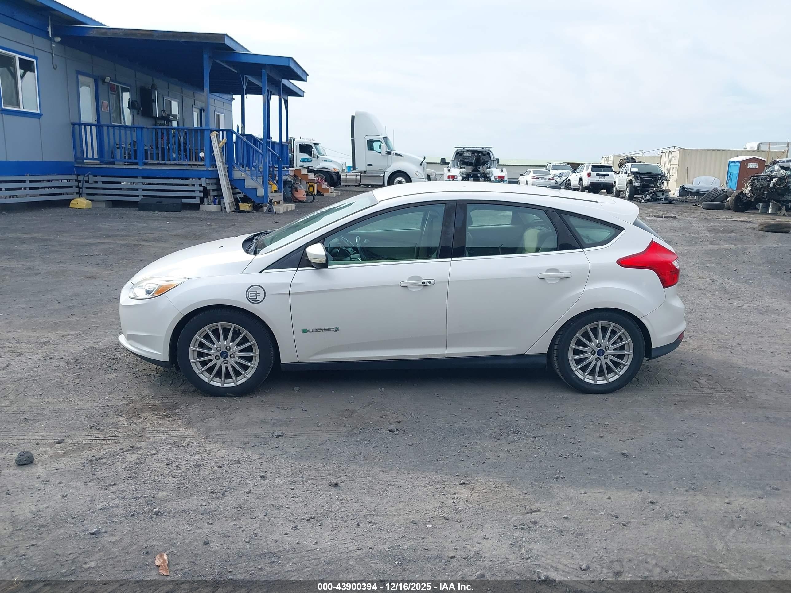 2014 Ford Focus Electric   White vin: 1FADP3R47EL255258