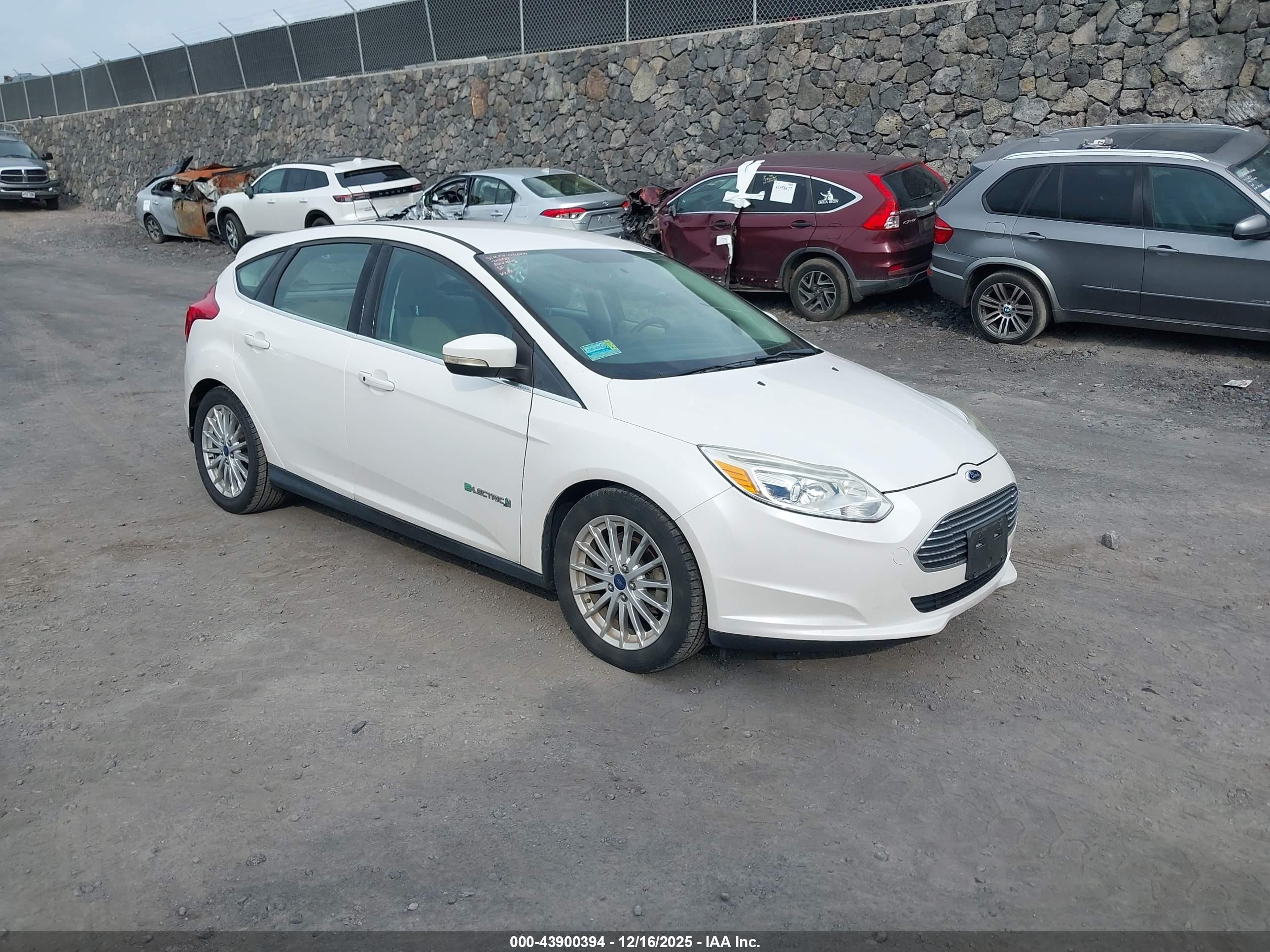 2014 Ford Focus Electric   White vin: 1FADP3R47EL255258