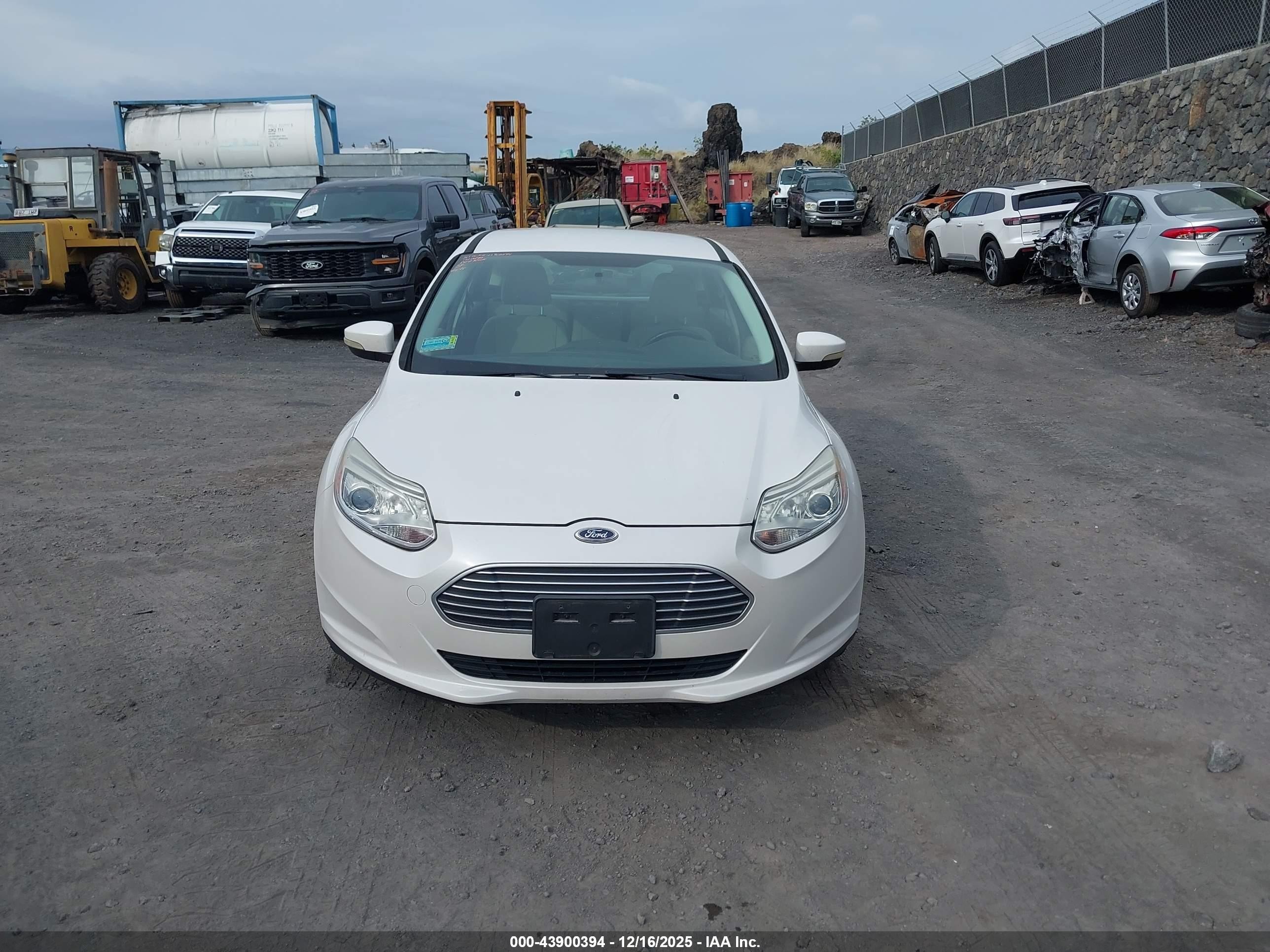2014 Ford Focus Electric   White vin: 1FADP3R47EL255258