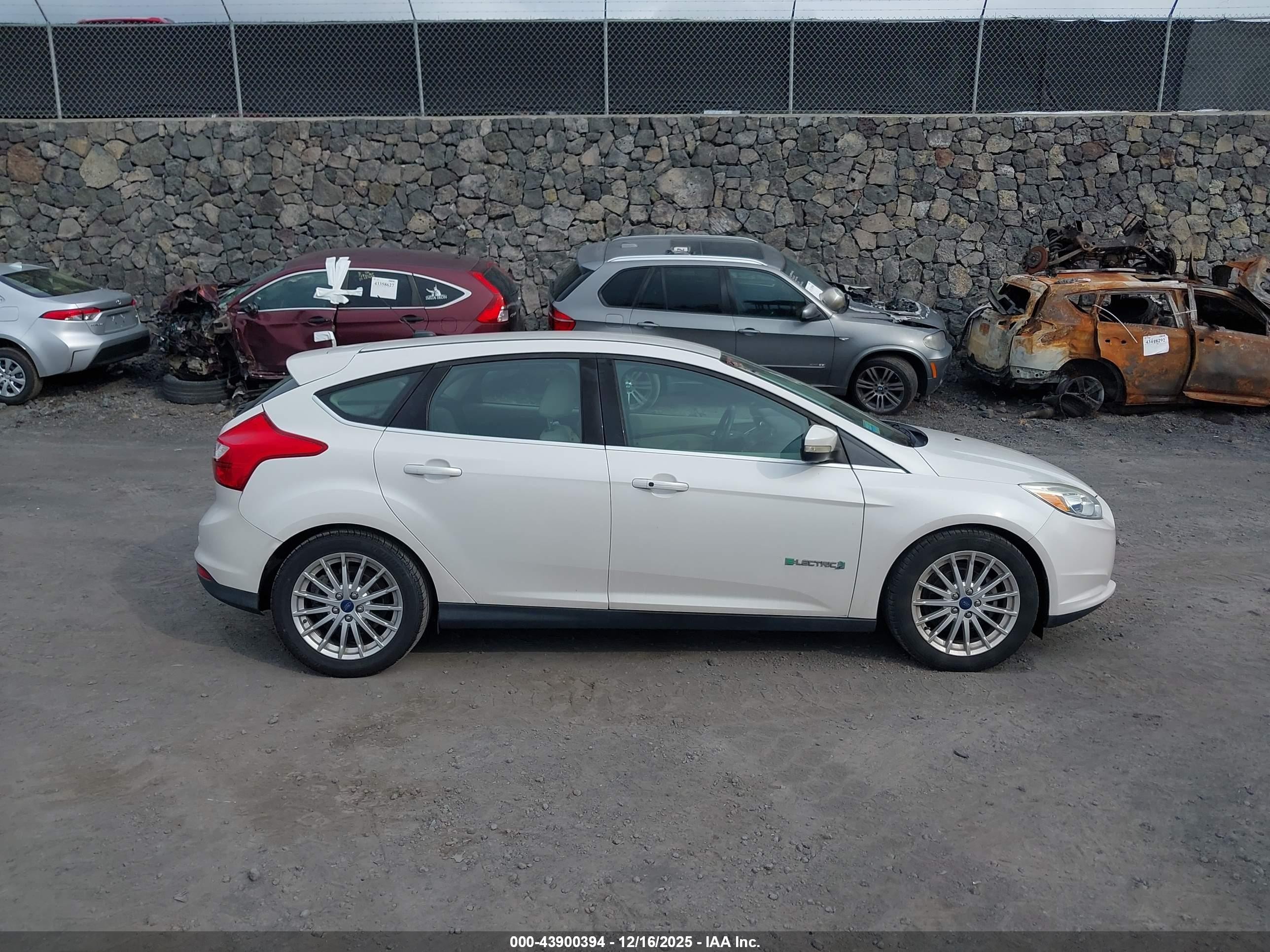 2014 Ford Focus Electric   White vin: 1FADP3R47EL255258