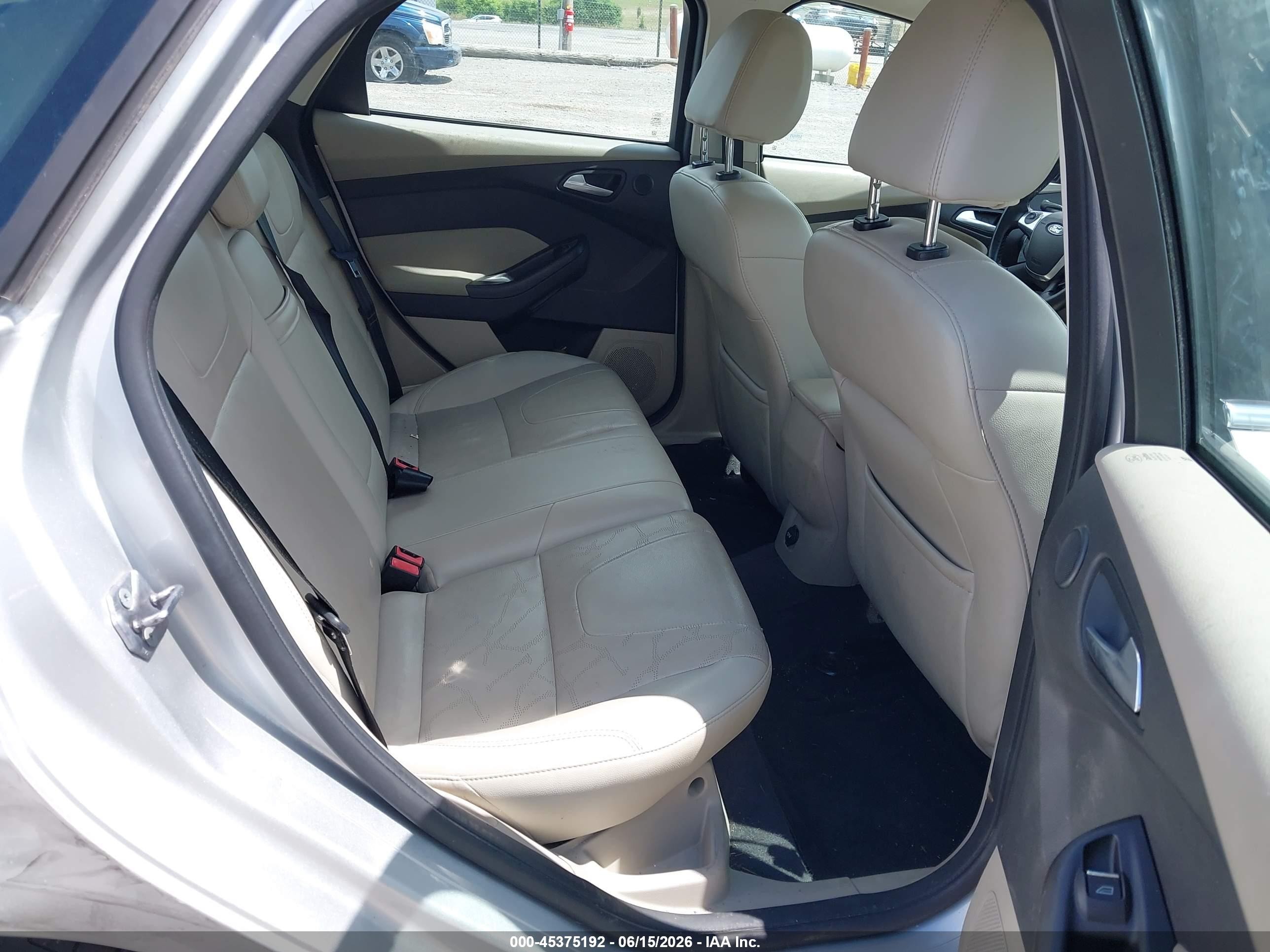 2013 Ford Focus Electric   Silver vin: 1FADP3R4XDL146727