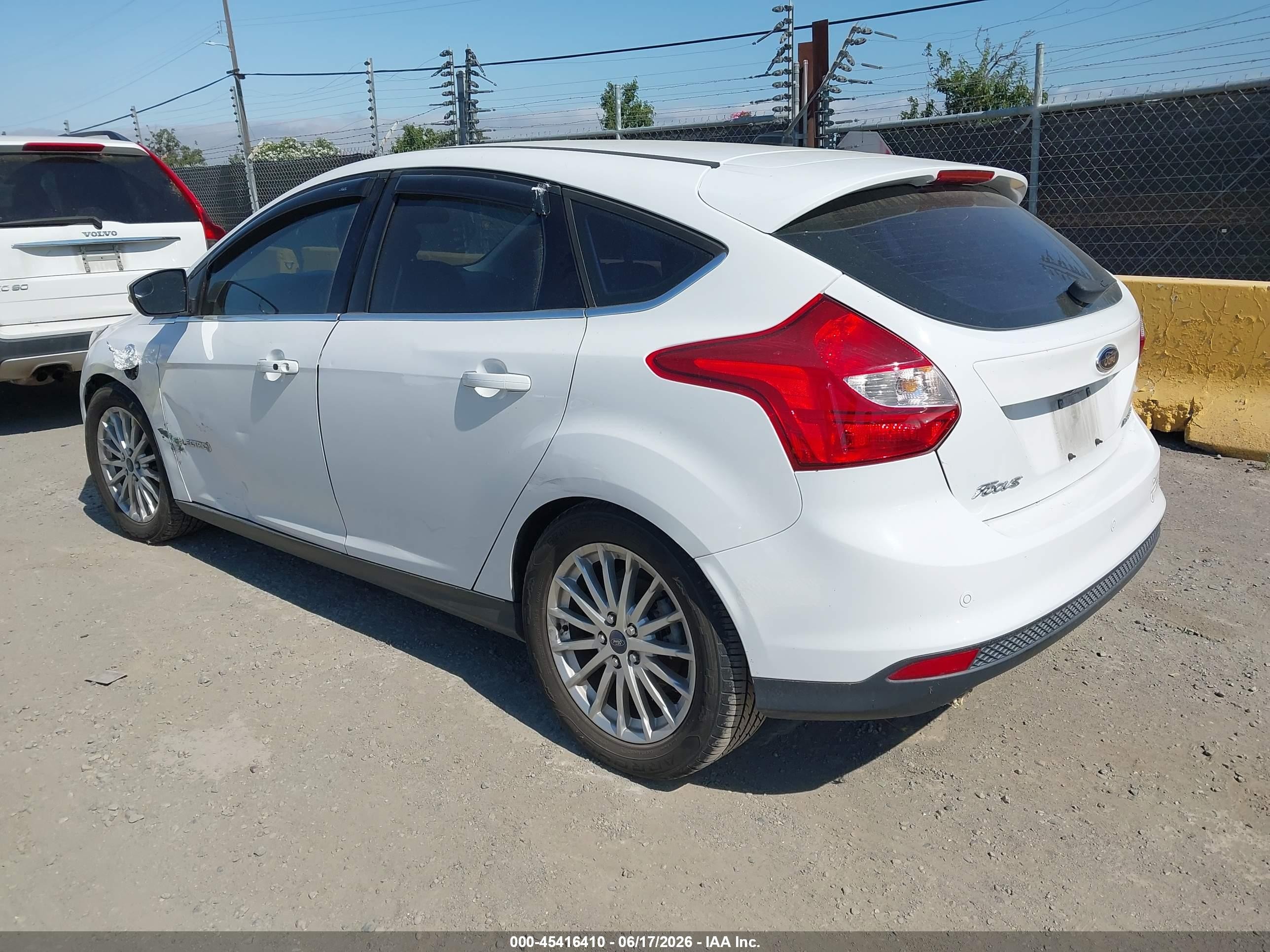 2014 Ford Focus Electric   White vin: 1FADP3R4XEL287329