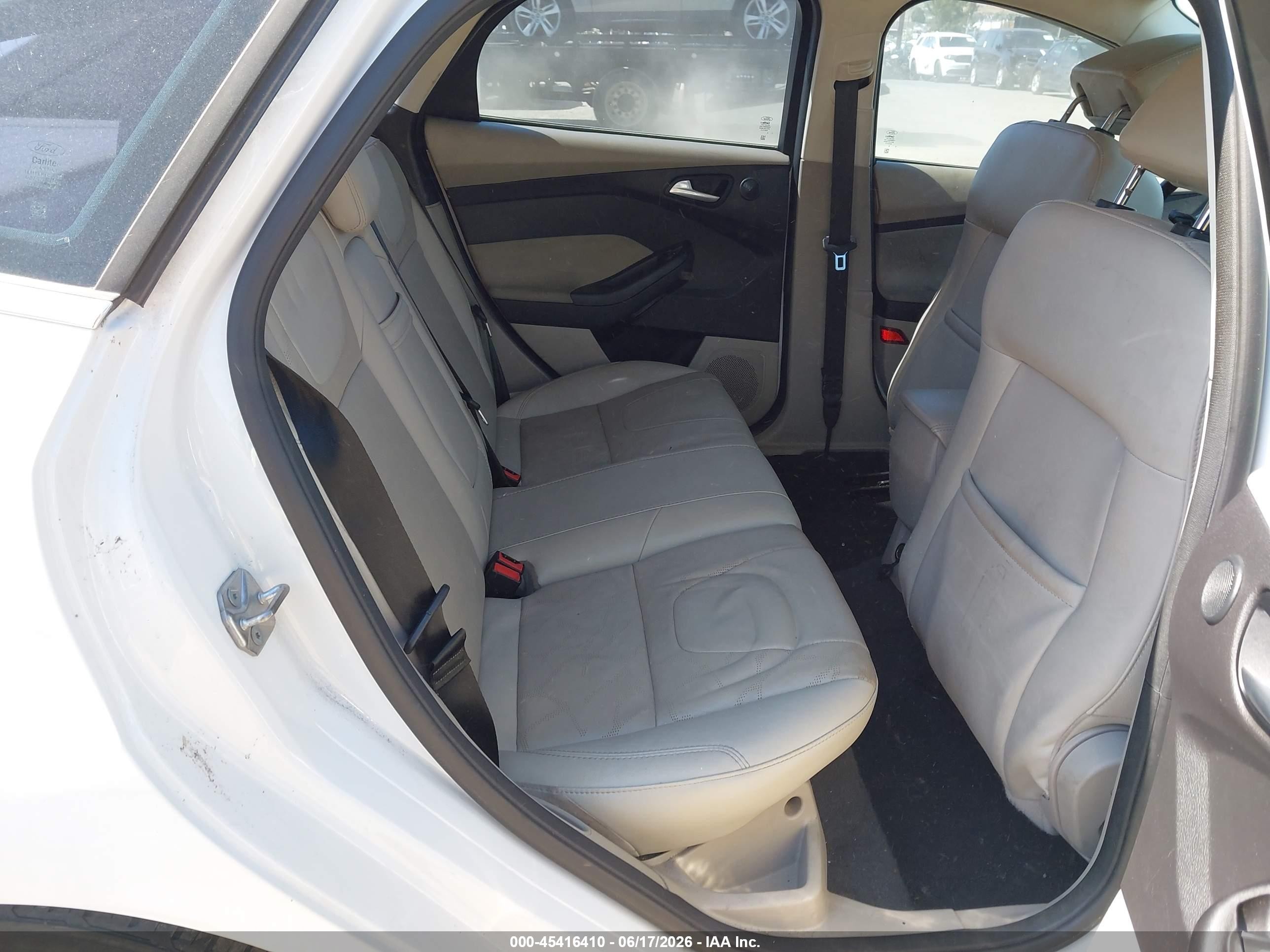 2014 Ford Focus Electric   White vin: 1FADP3R4XEL287329