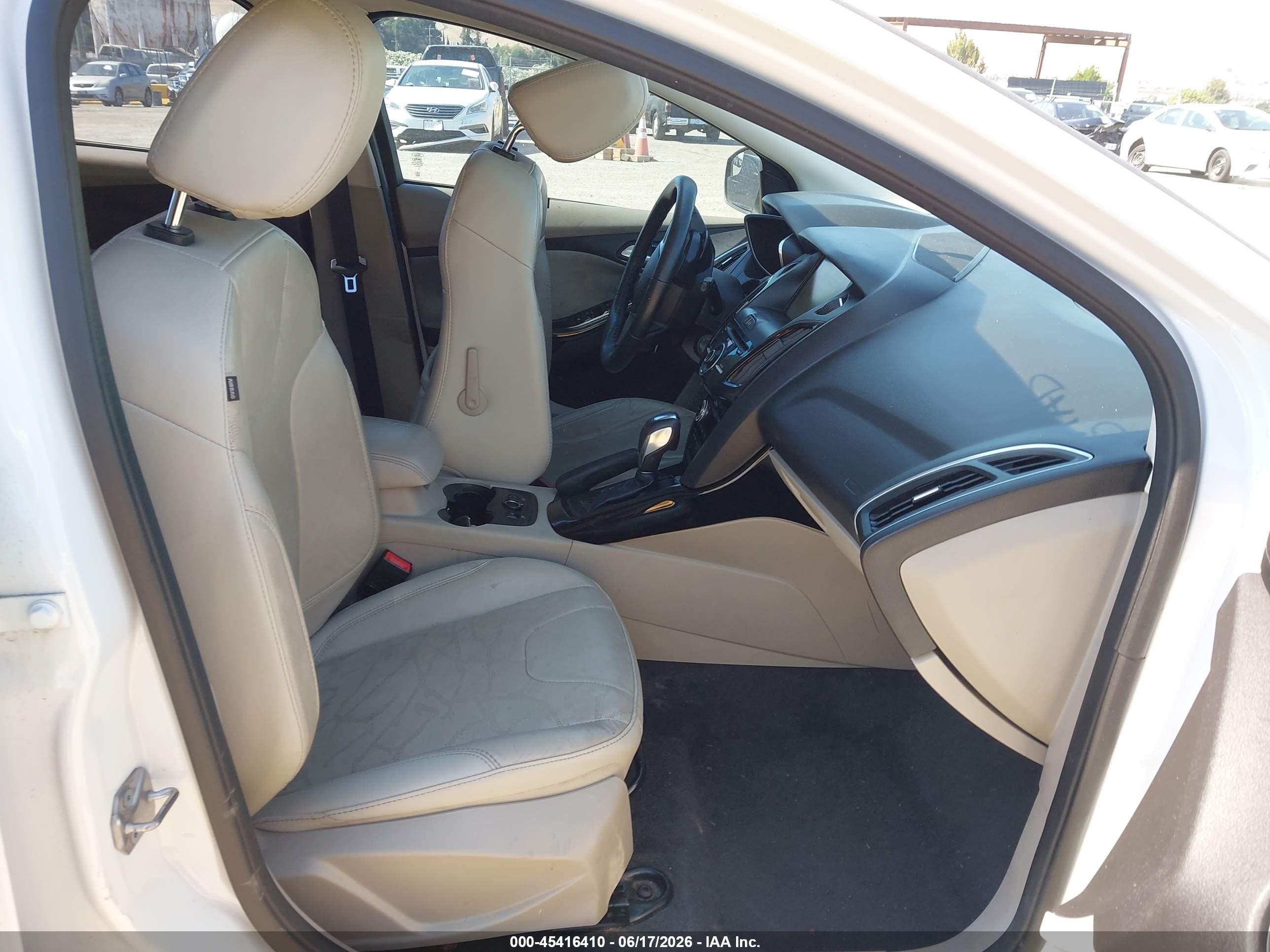 2014 Ford Focus Electric   White vin: 1FADP3R4XEL287329