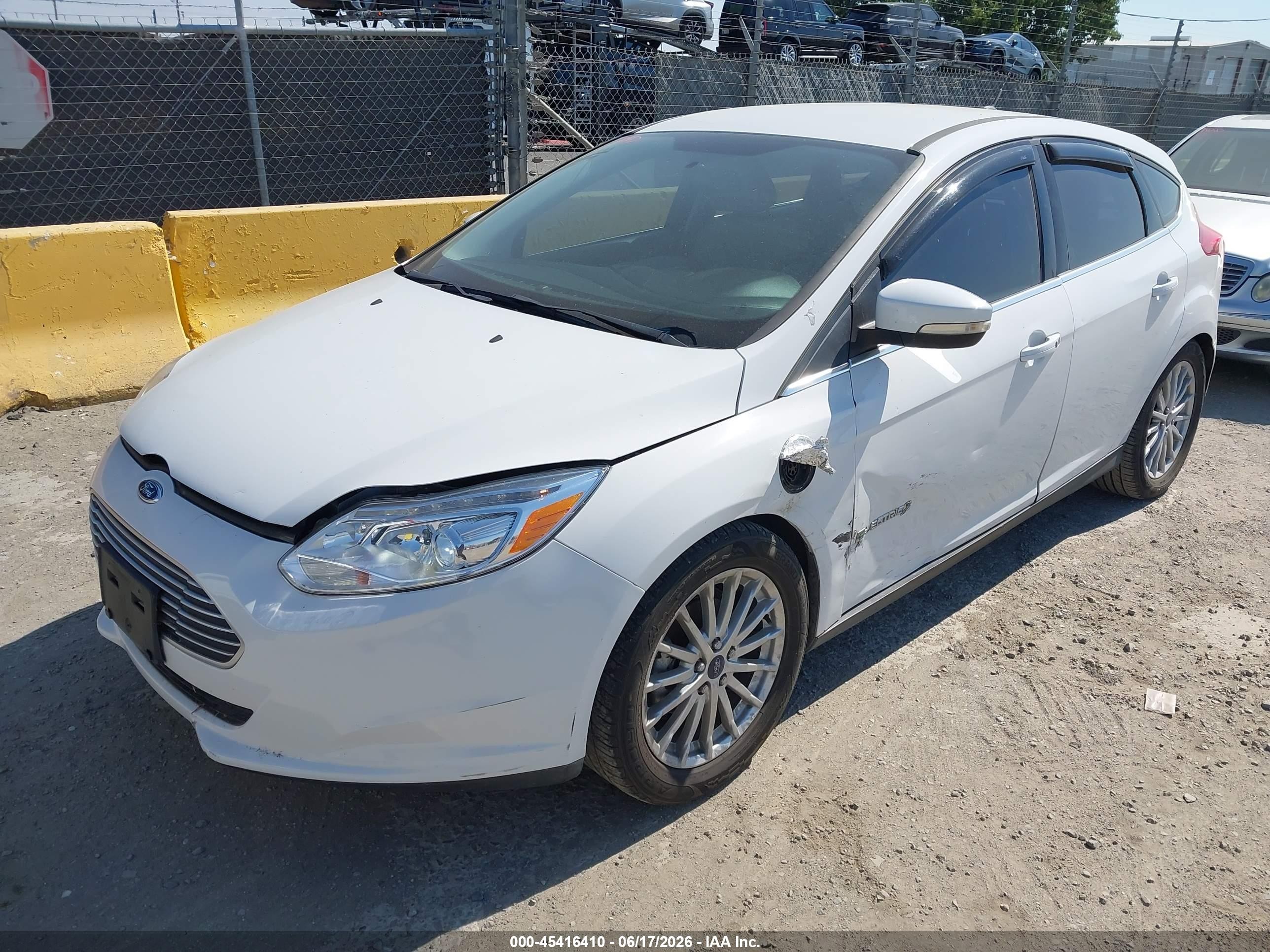 2014 Ford Focus Electric   White vin: 1FADP3R4XEL287329