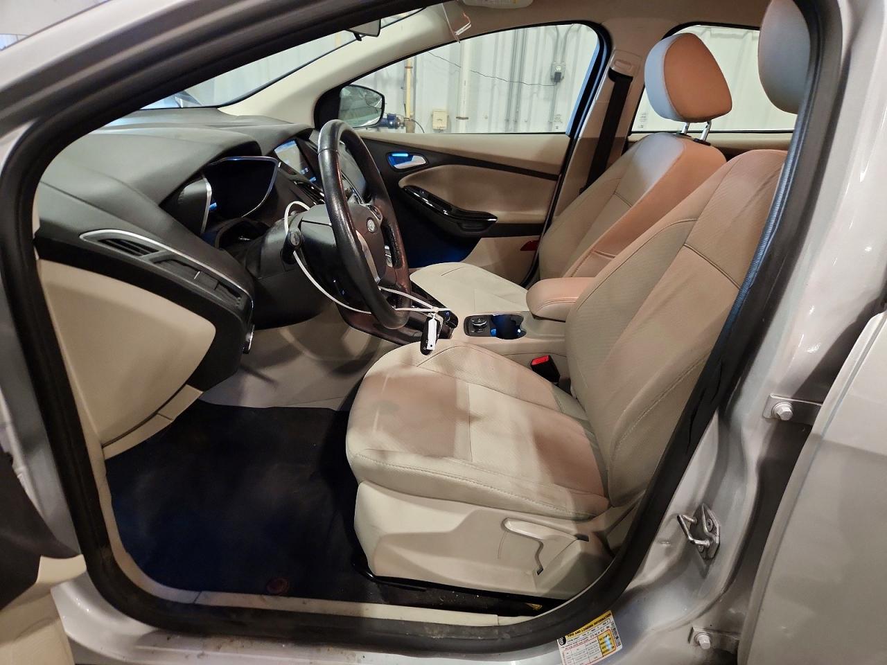 2014 Ford Focus Bev Silver vin: 1FADP3R4XEL330308