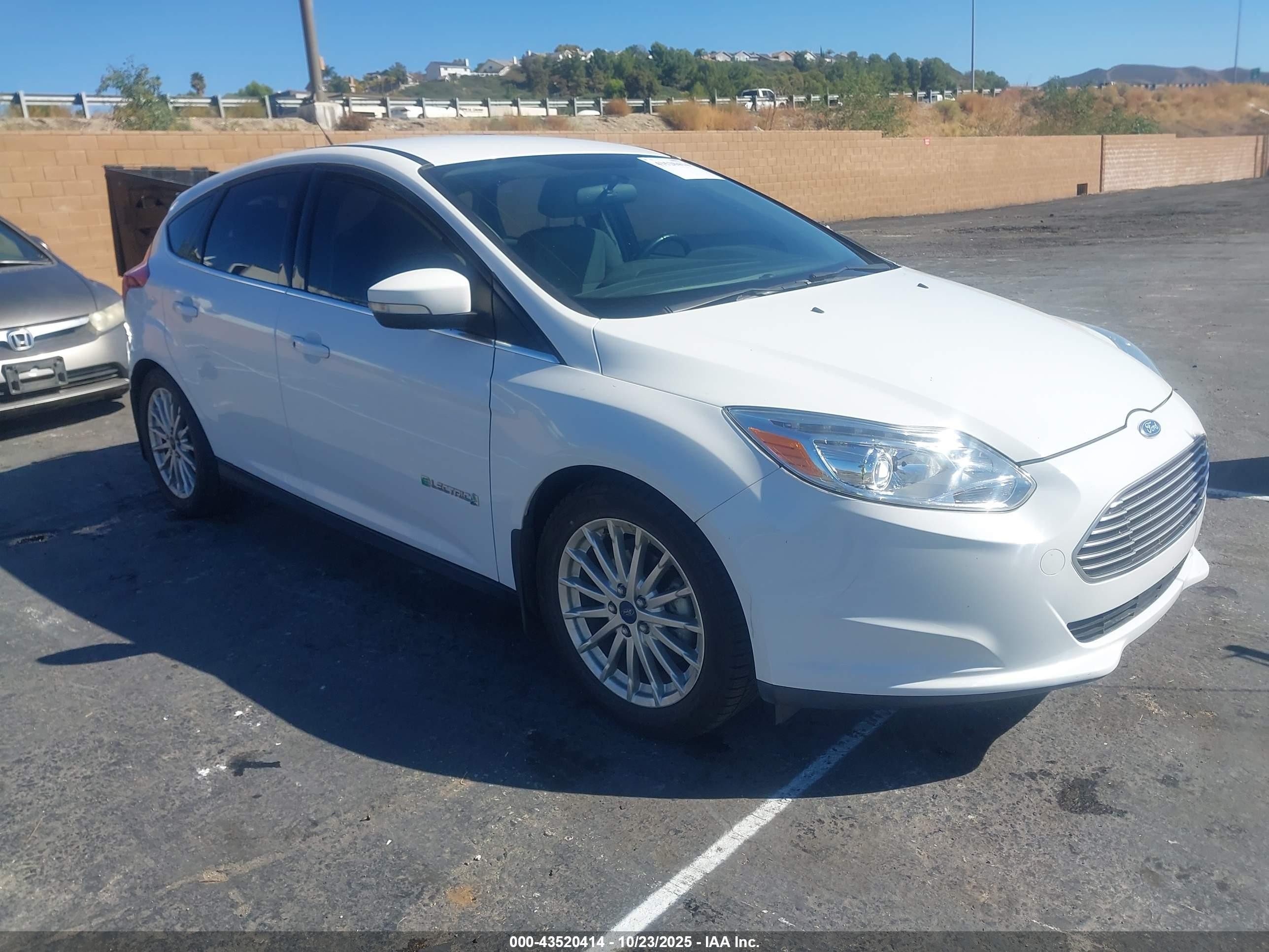 2014 Ford Focus Electric   White vin: 1FADP3R4XEL349912