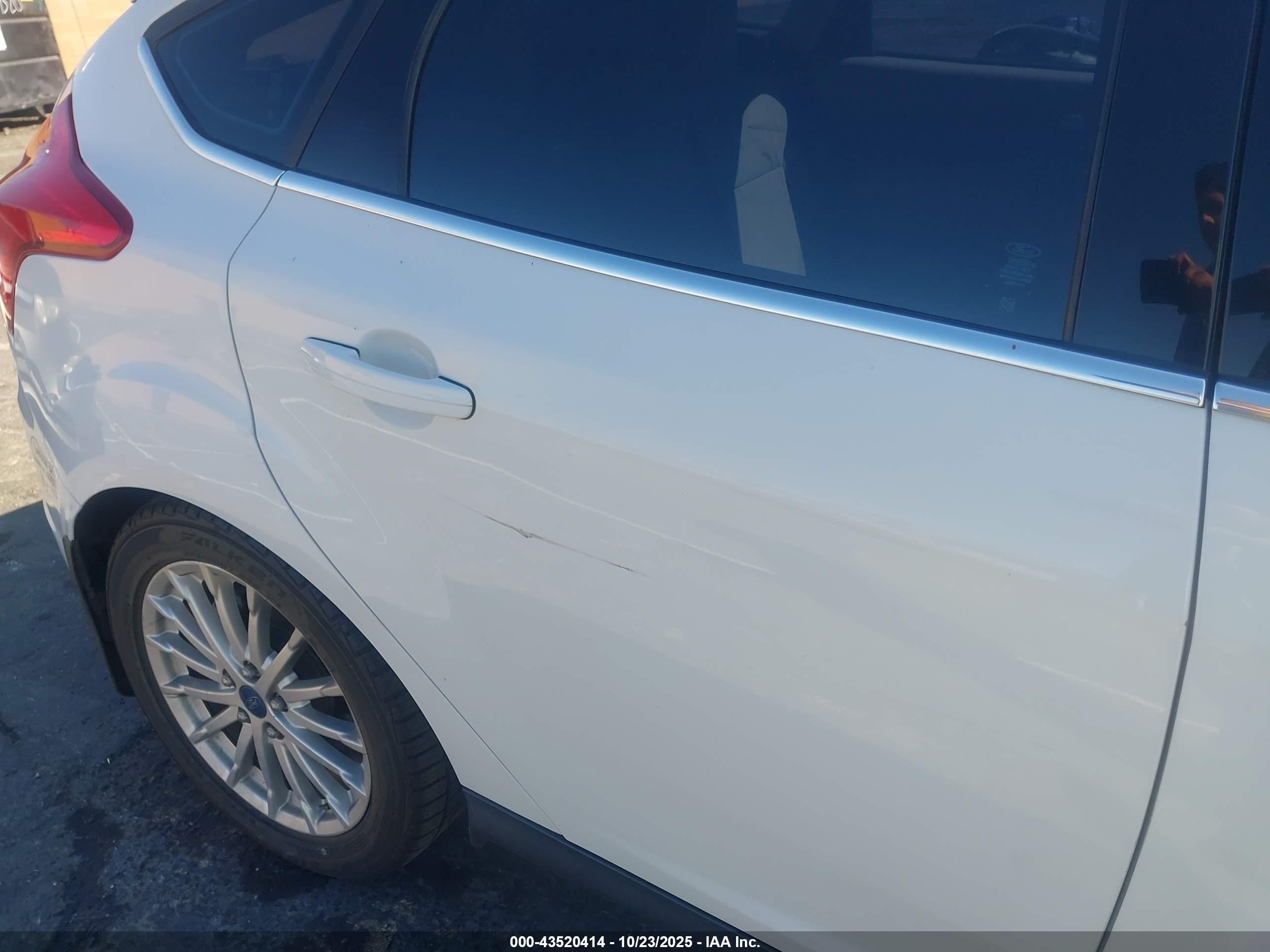 2014 Ford Focus Electric   White vin: 1FADP3R4XEL349912