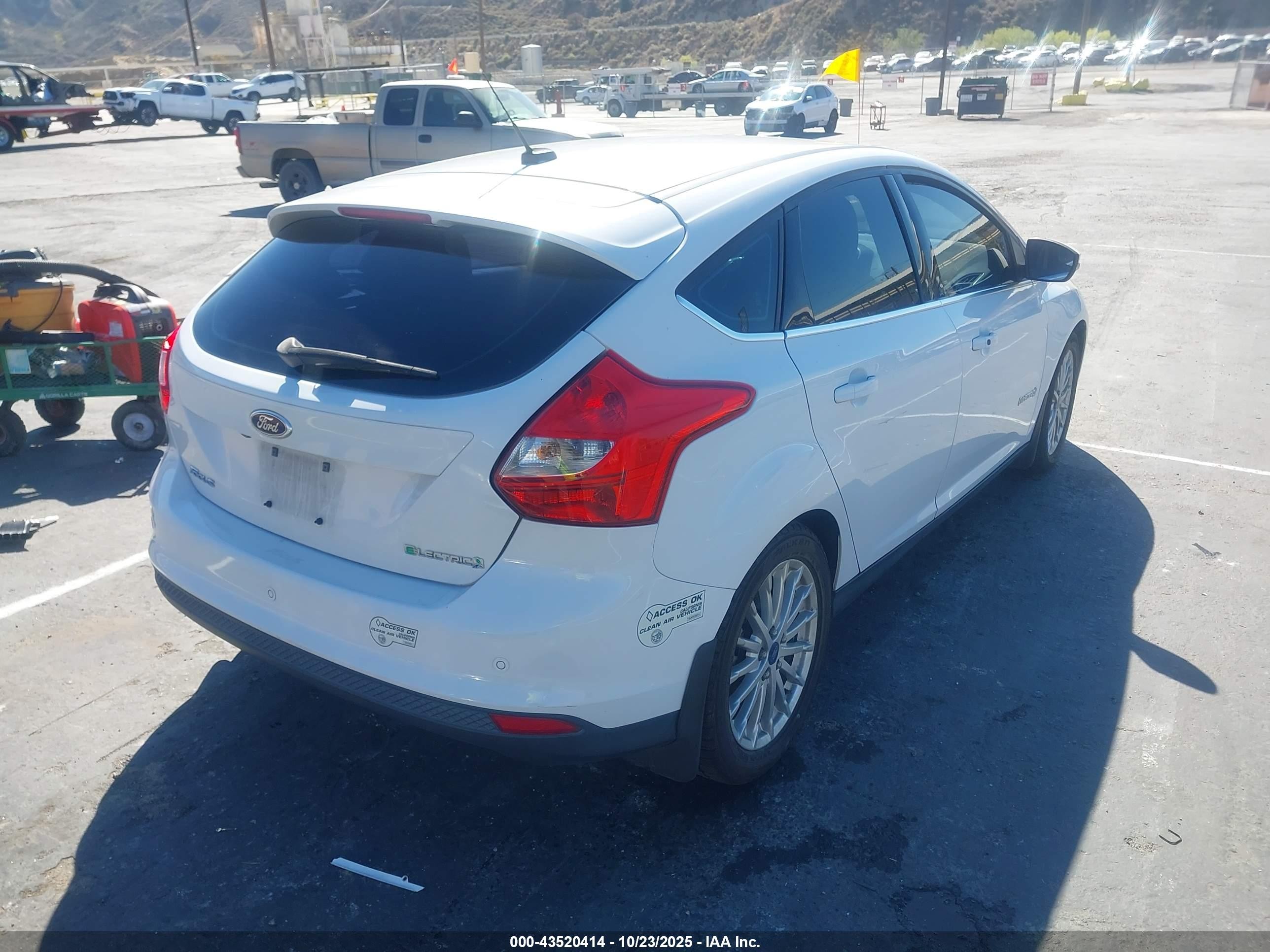 2014 Ford Focus Electric   White vin: 1FADP3R4XEL349912