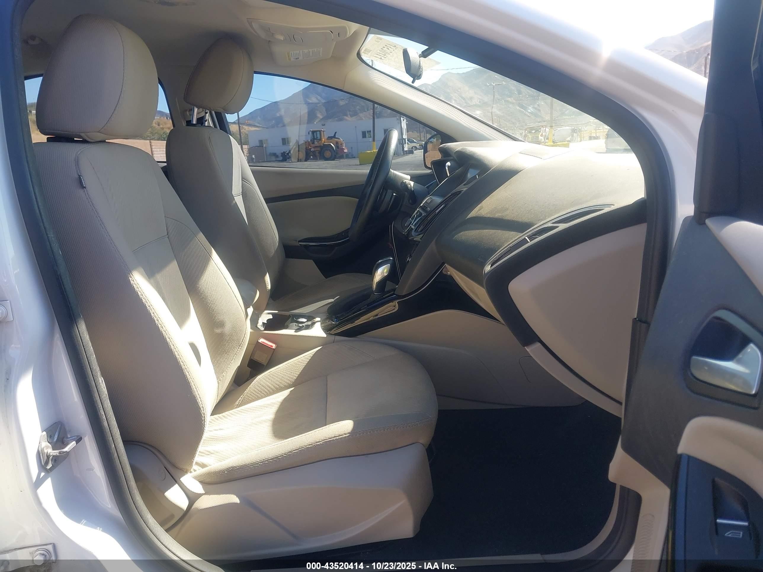 2014 Ford Focus Electric   White vin: 1FADP3R4XEL349912