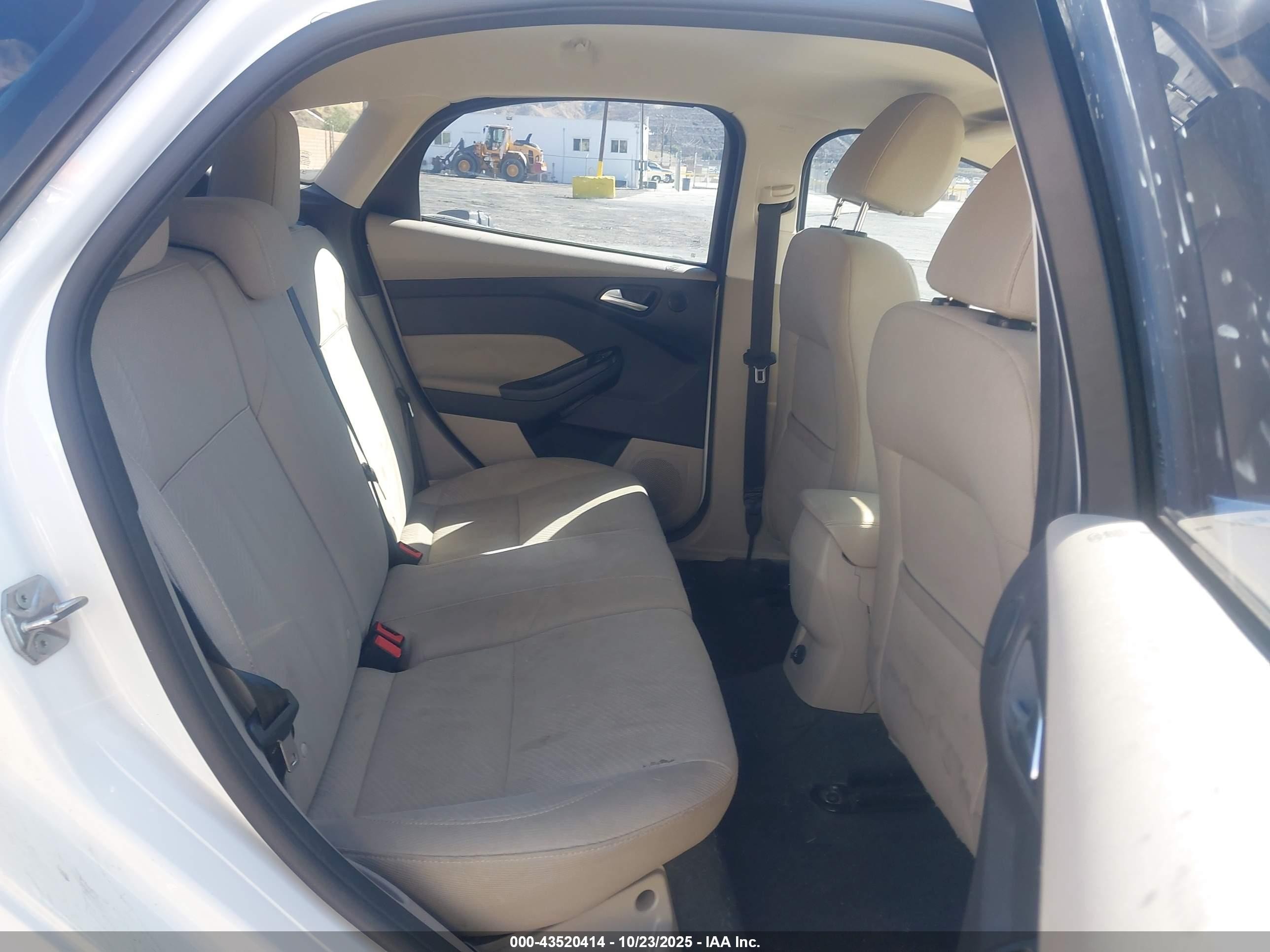 2014 Ford Focus Electric   White vin: 1FADP3R4XEL349912