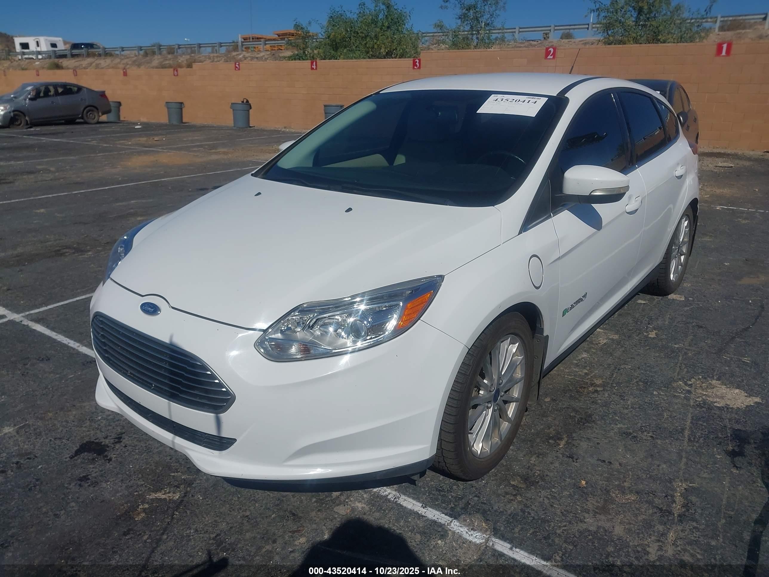 2014 Ford Focus Electric   White vin: 1FADP3R4XEL349912