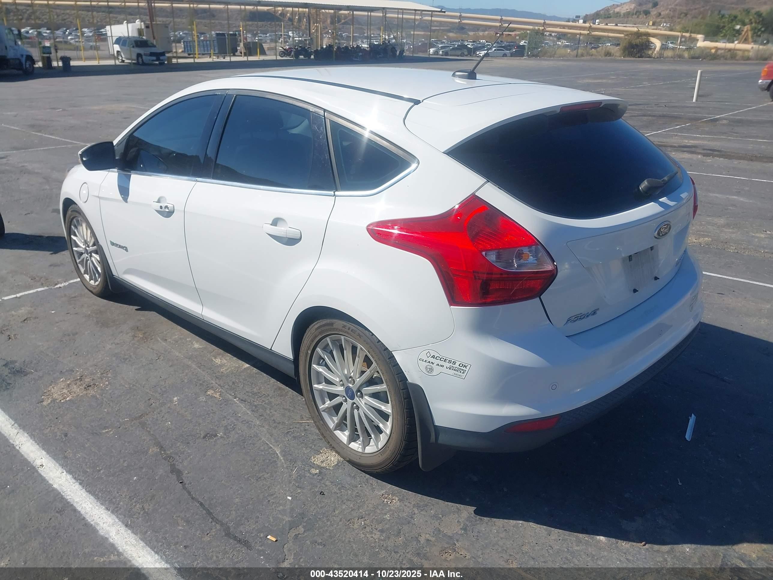 2014 Ford Focus Electric   White vin: 1FADP3R4XEL349912