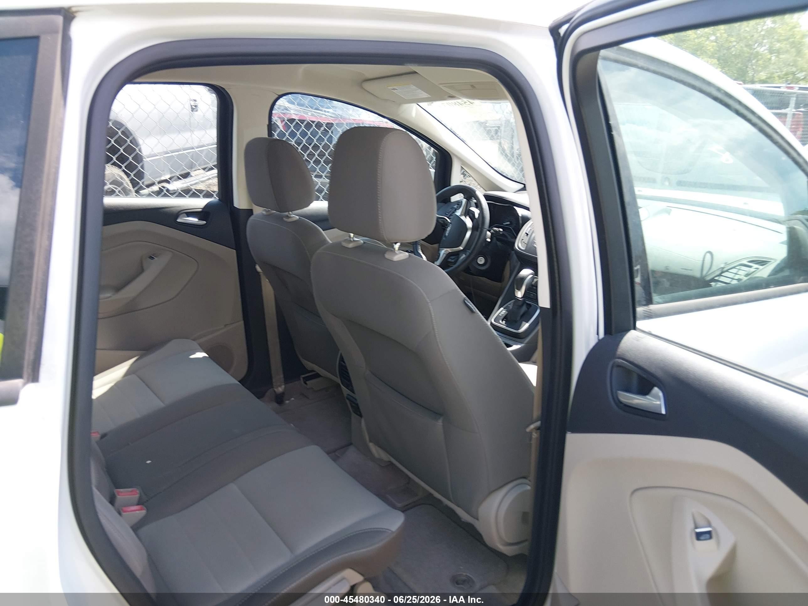 2015 Ford C-max Hybrid Se White vin: 1FADP5AU1FL117563