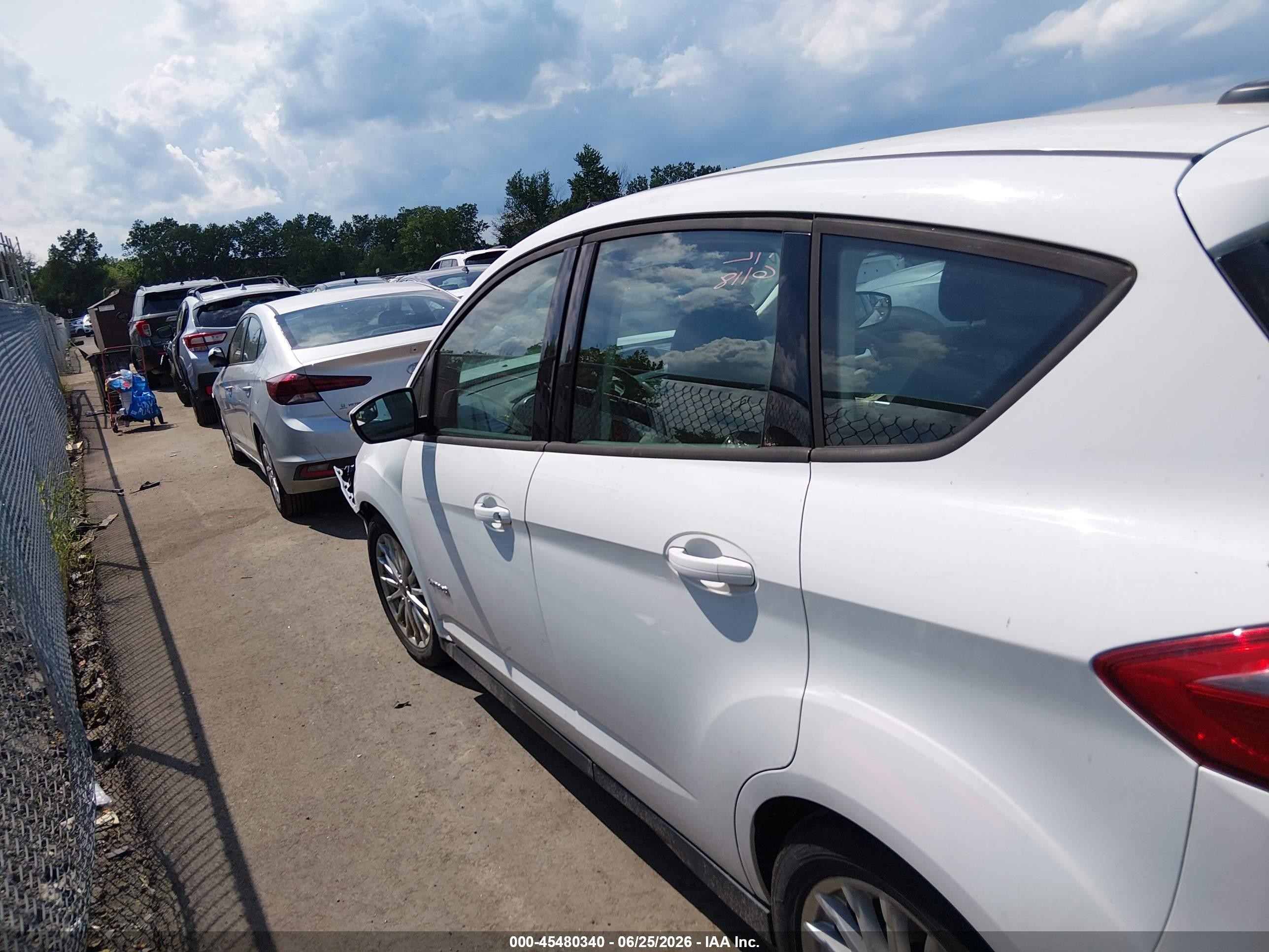 2015 Ford C-max Hybrid Se White vin: 1FADP5AU1FL117563