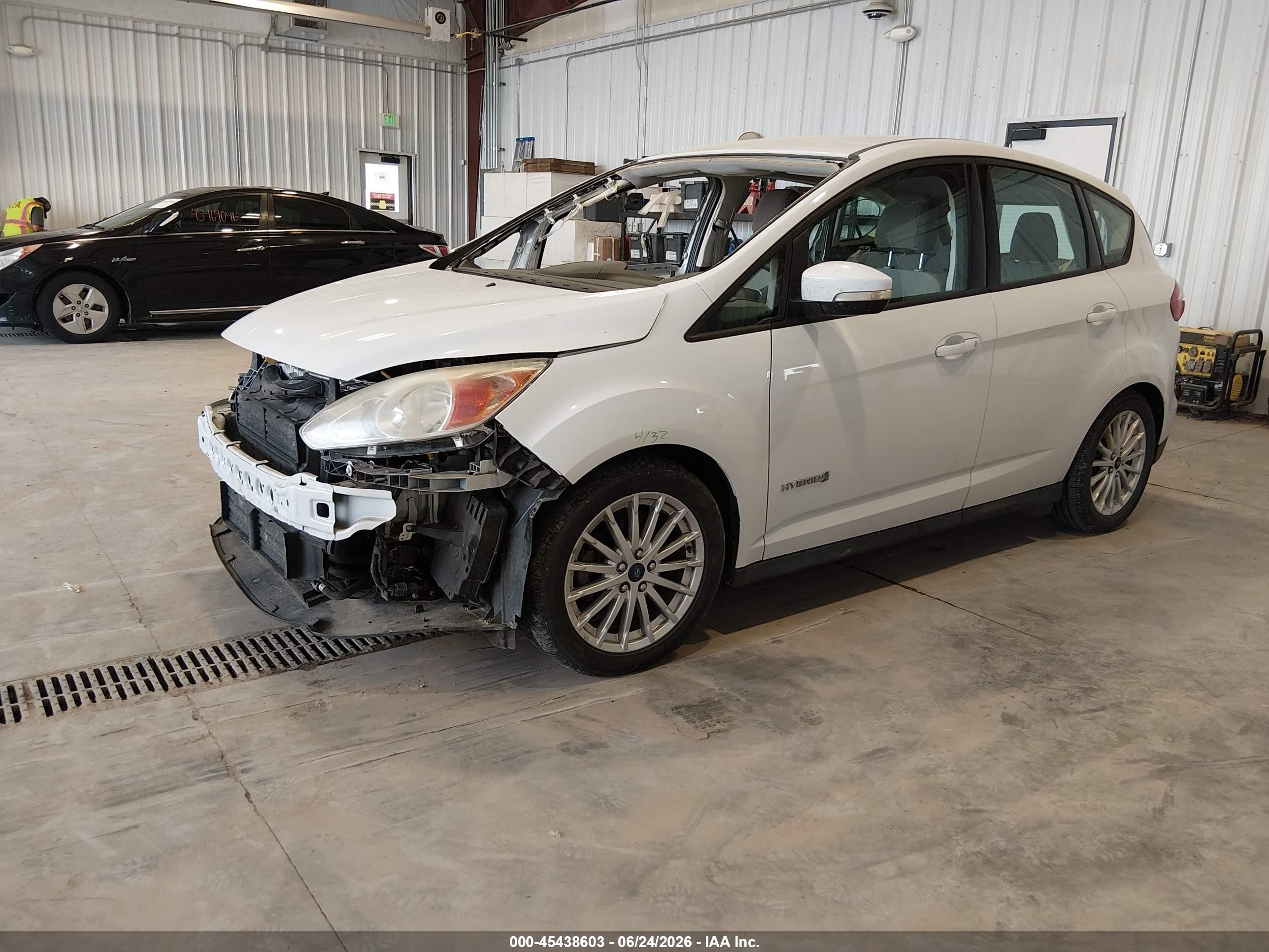 2015 Ford C-max Hybrid Se Белый vin: 1FADP5AU2FL105681
