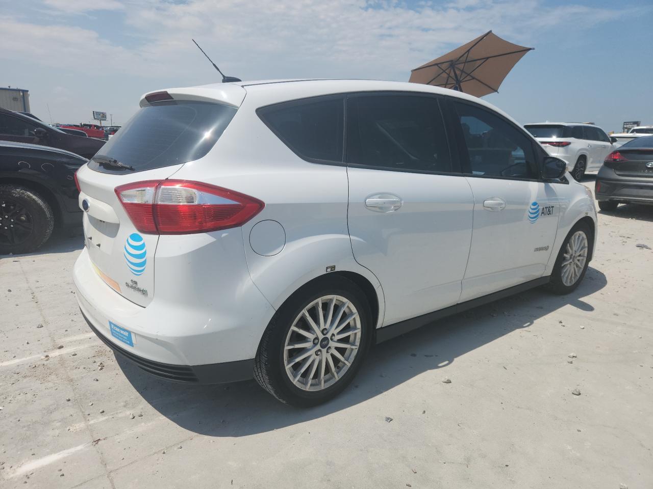2013 Ford C-max Se White vin: 1FADP5AU5DL524492 Damage: Right Qtr Panel, Heavy Scratch, 1/2 To 1 Inch