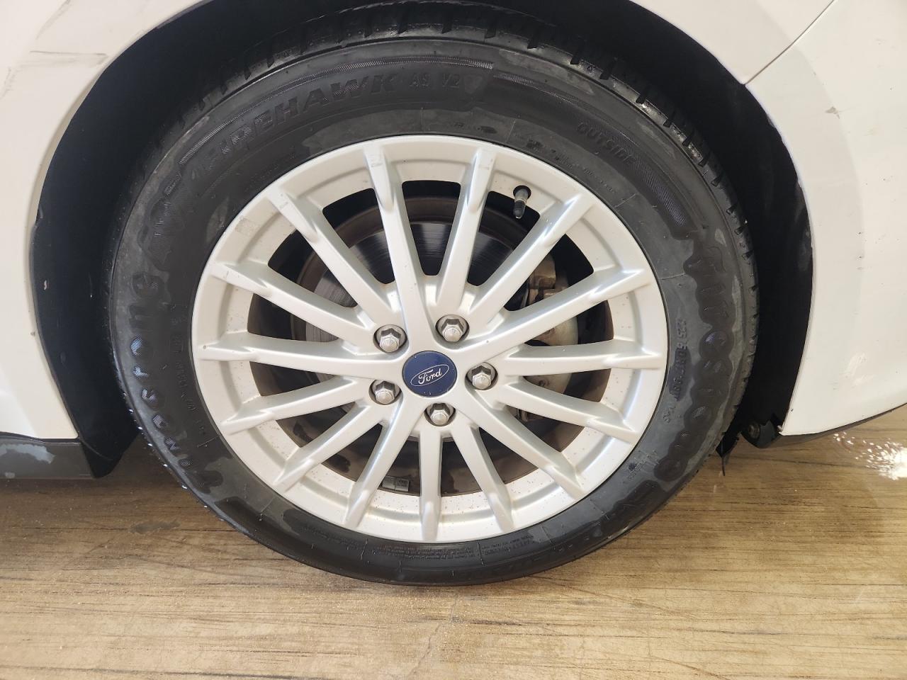2014 Ford C-max Se White vin: 1FADP5AU8EL509468 Damage: Right Front Wheel, Curb Rash, 5 To 6 Inches