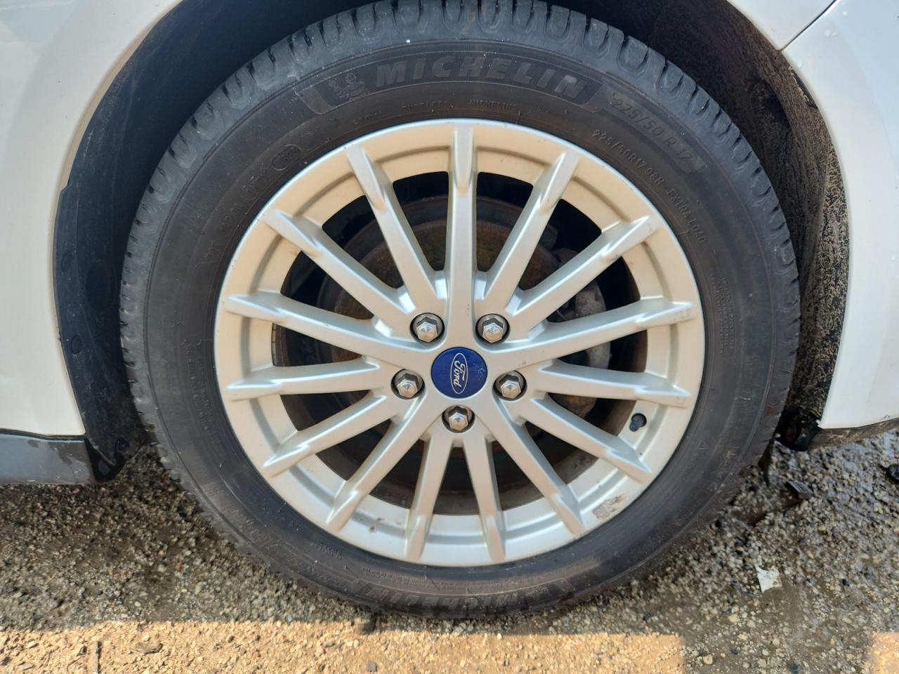 2015 Ford C-max Se White vin: 1FADP5AU9FL101241 Damage: Right Front Wheel, Curb Rash, 3 To 4 Inches