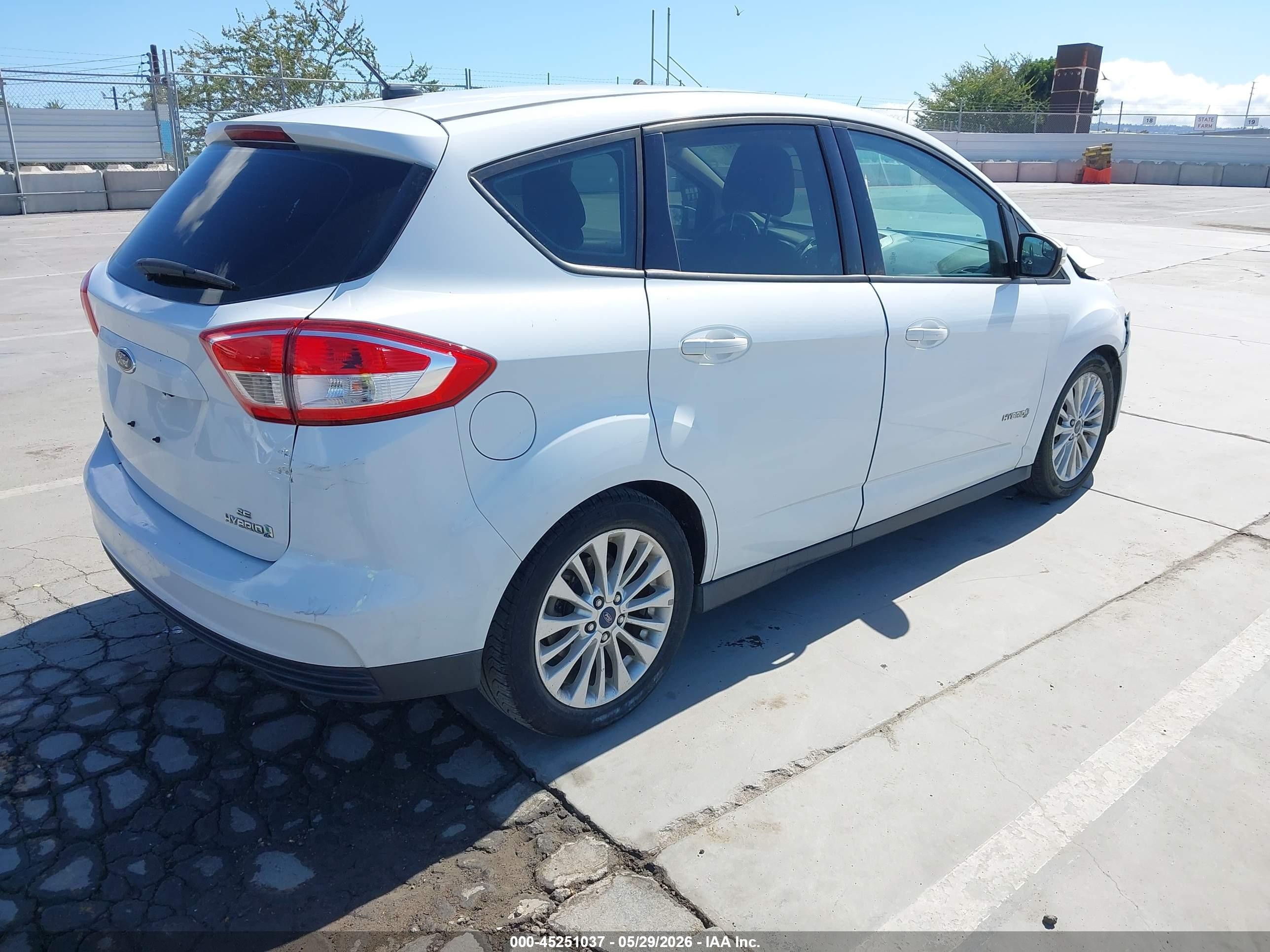 2017 Ford C-max Hybrid Se White vin: 1FADP5AUXHL117337