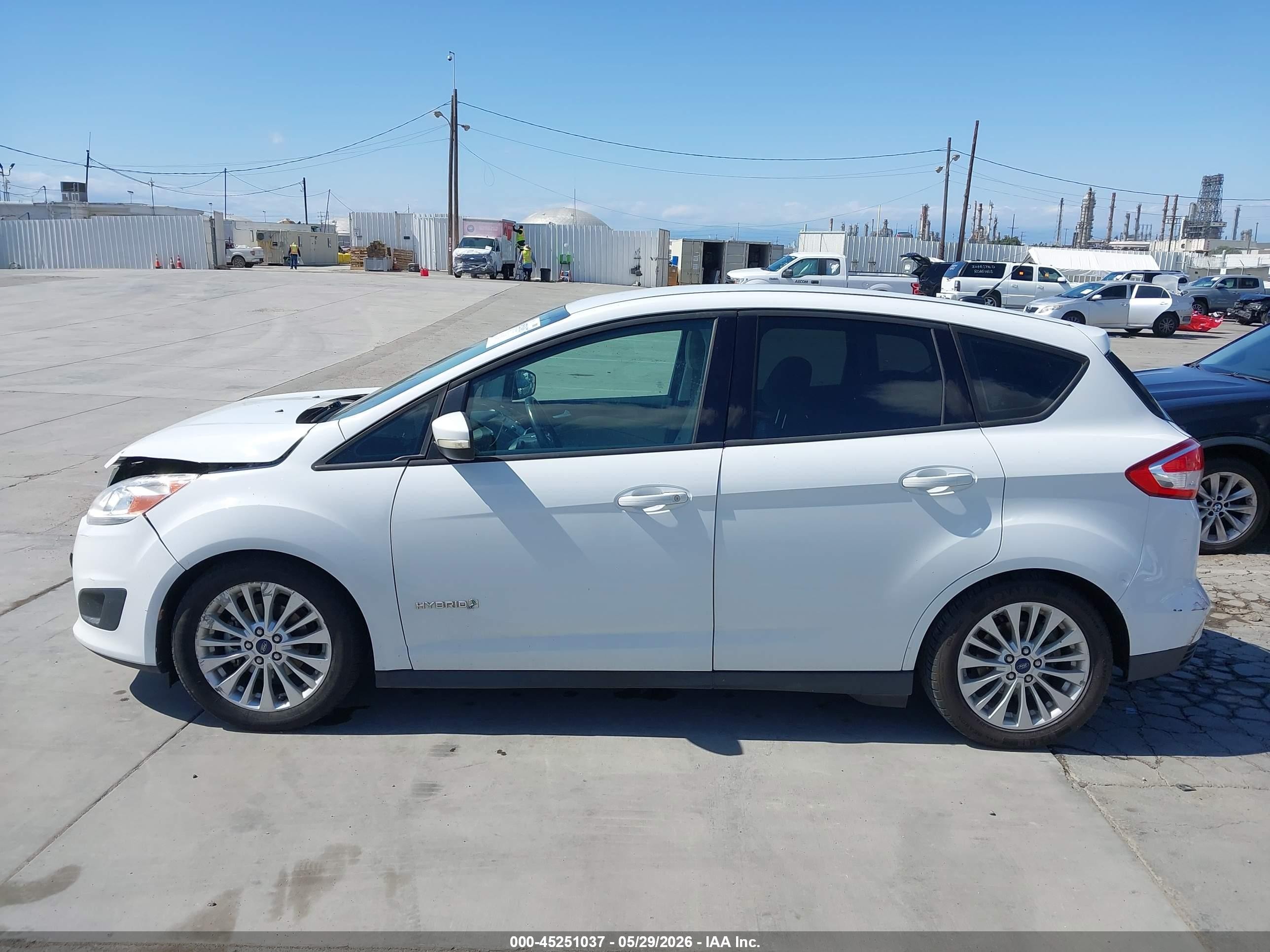 2017 Ford C-max Hybrid Se White vin: 1FADP5AUXHL117337