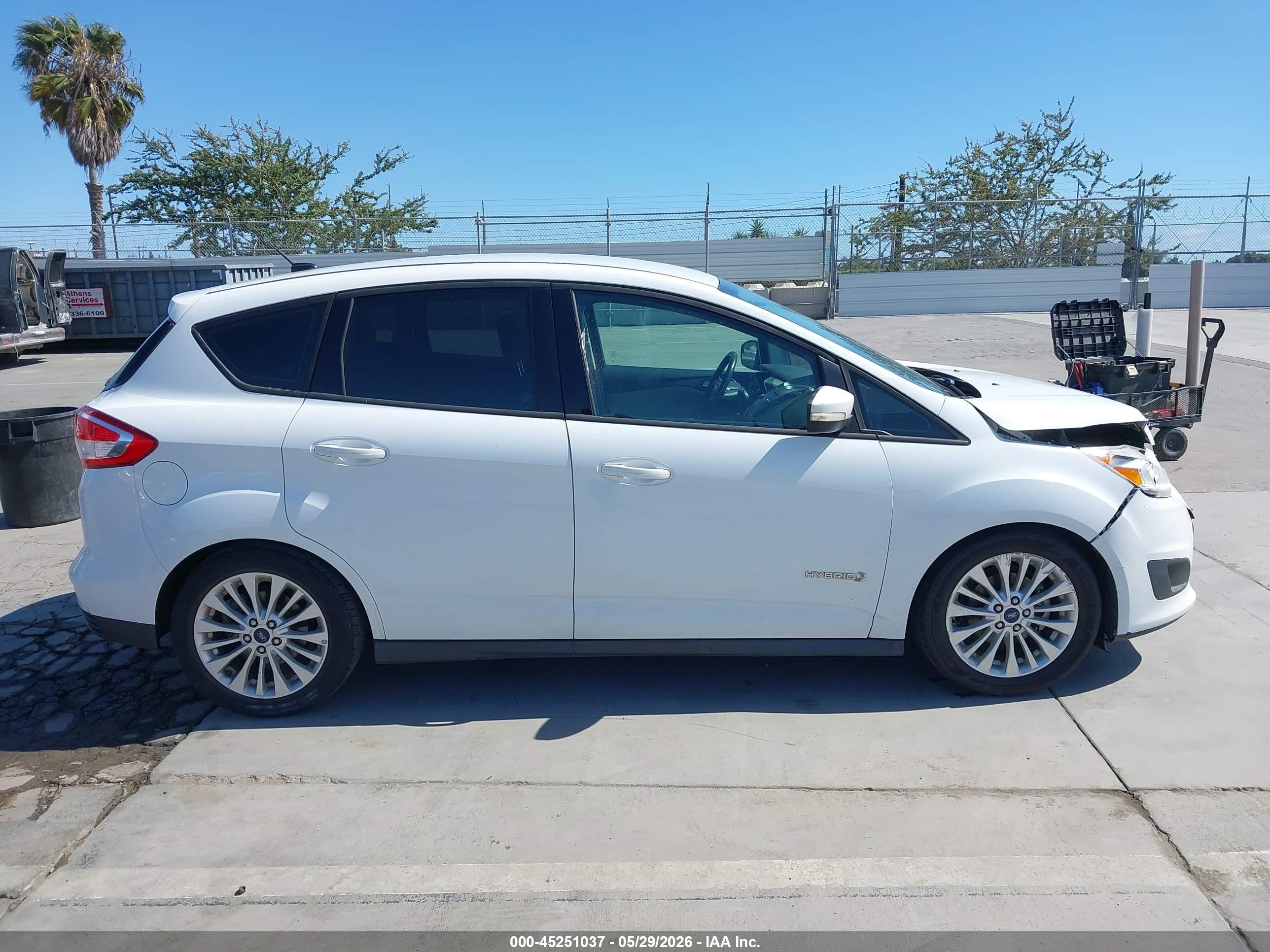 2017 Ford C-max Hybrid Se White vin: 1FADP5AUXHL117337
