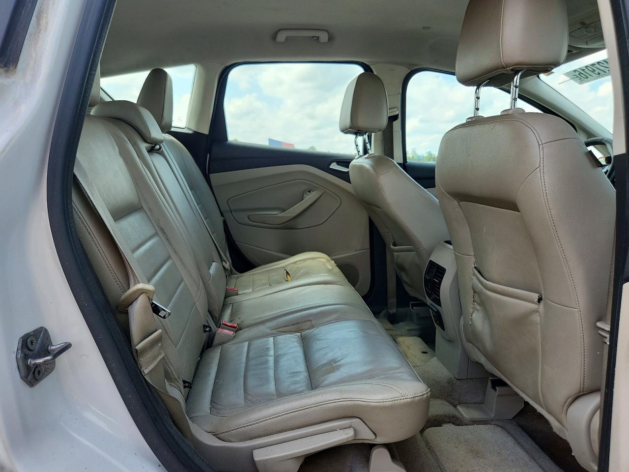 2013 Ford C-max White vin: 1FADP5BU4DL546370