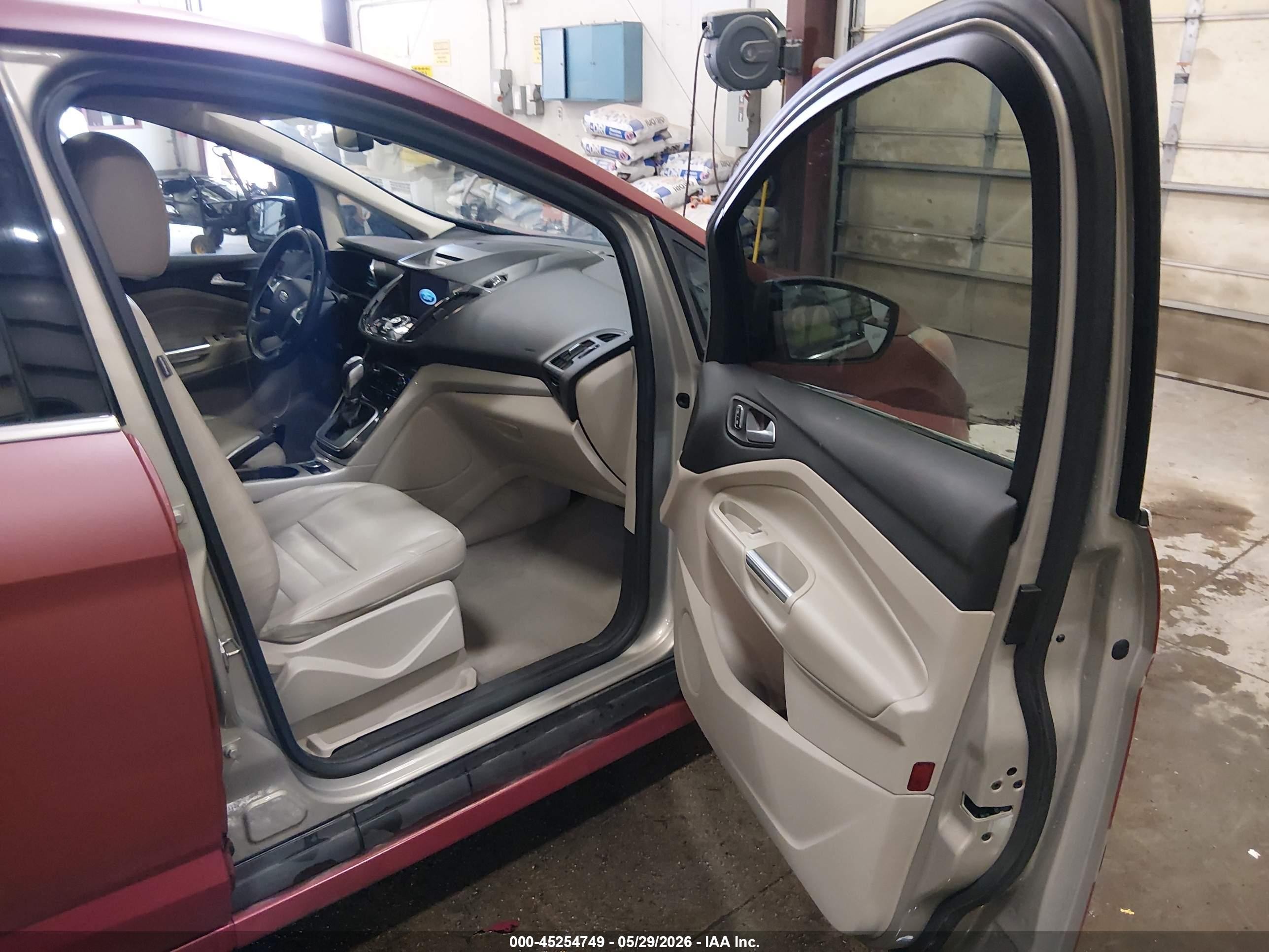 2015 Ford C-max Energi Sel Red vin: 1FADP5CU3FL100664