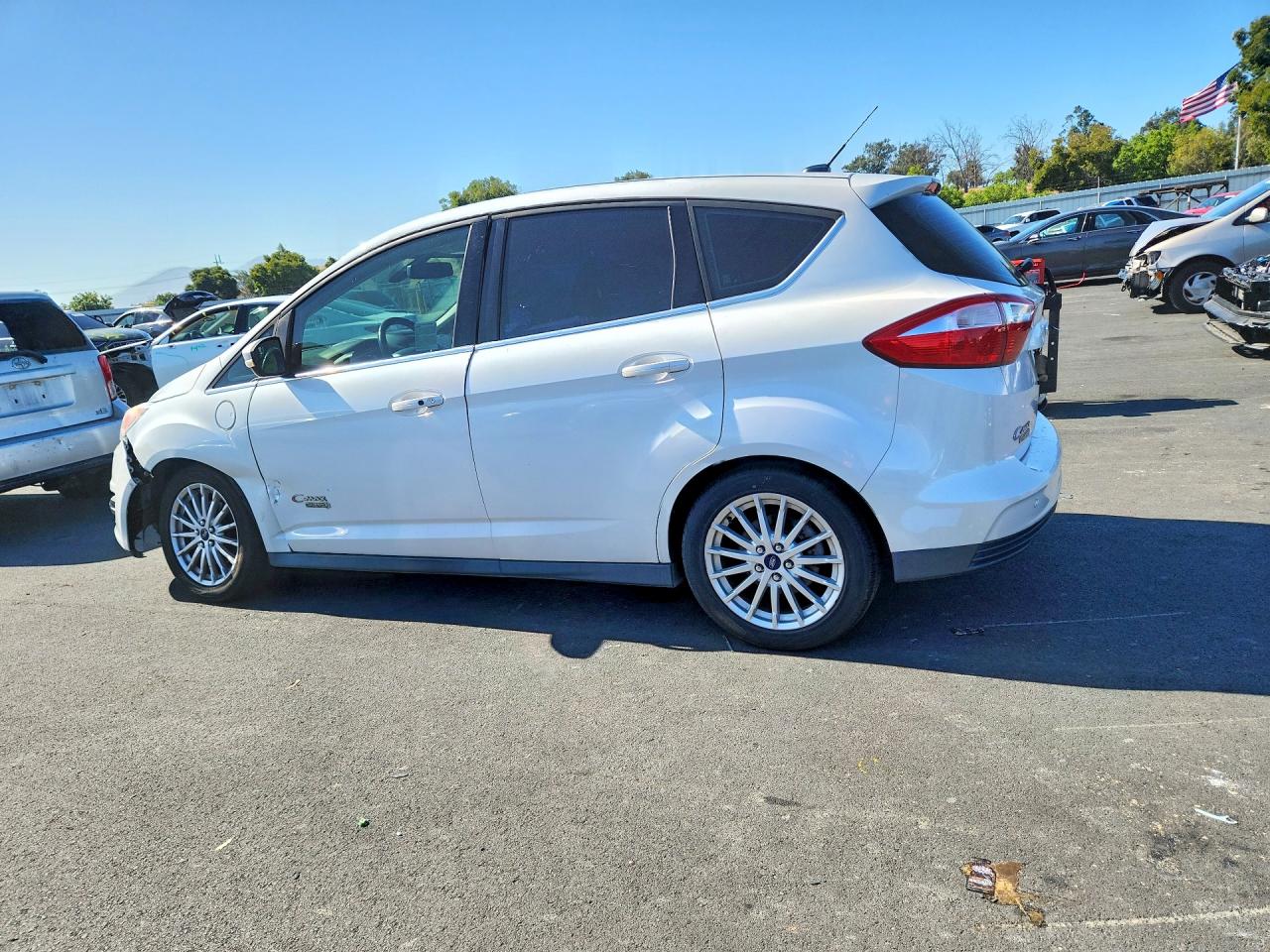 2013 Ford C-max Premium White vin: 1FADP5CU5DL537918