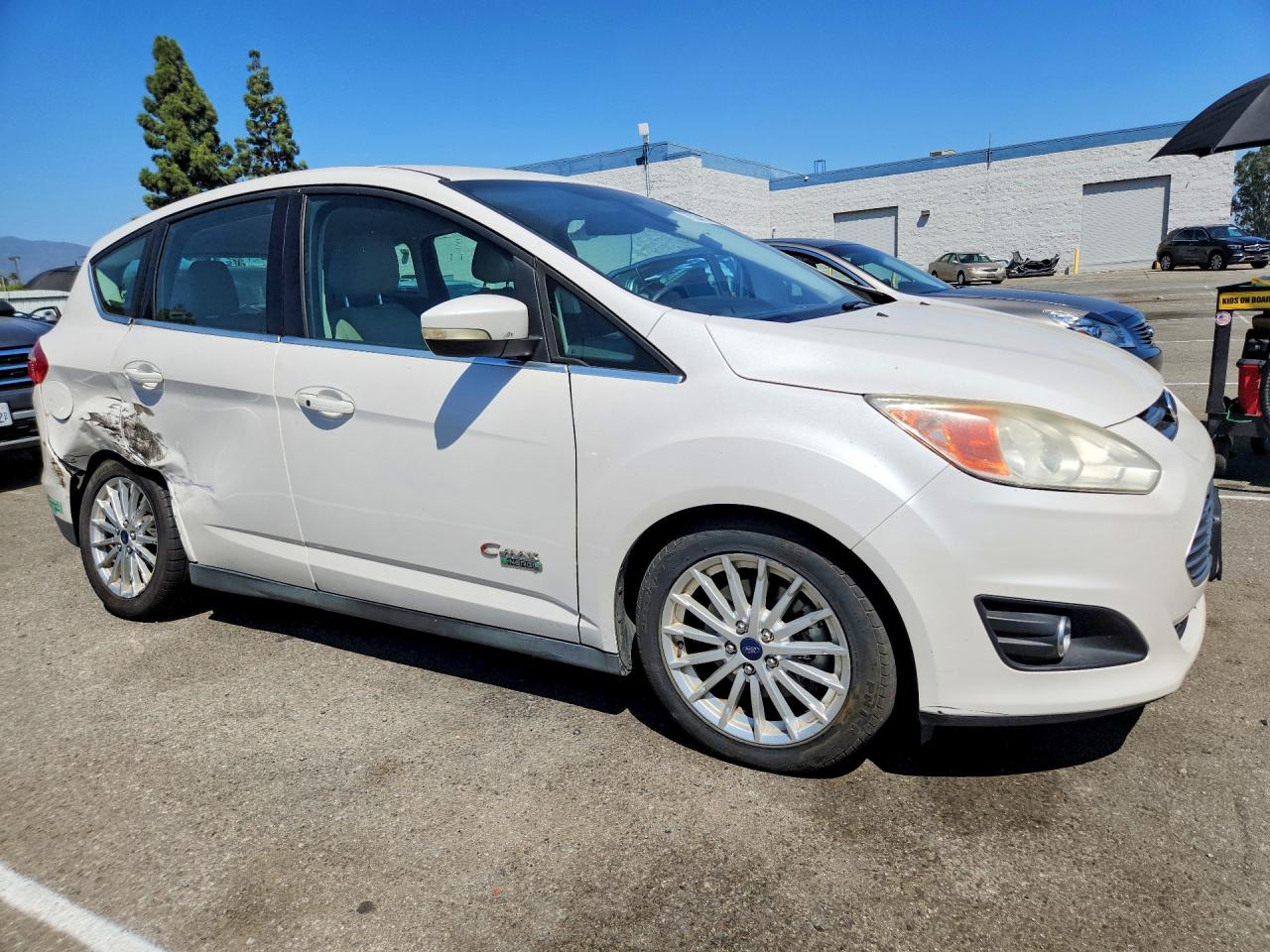2013 Ford C-max Premium White vin: 1FADP5CU9DL521320