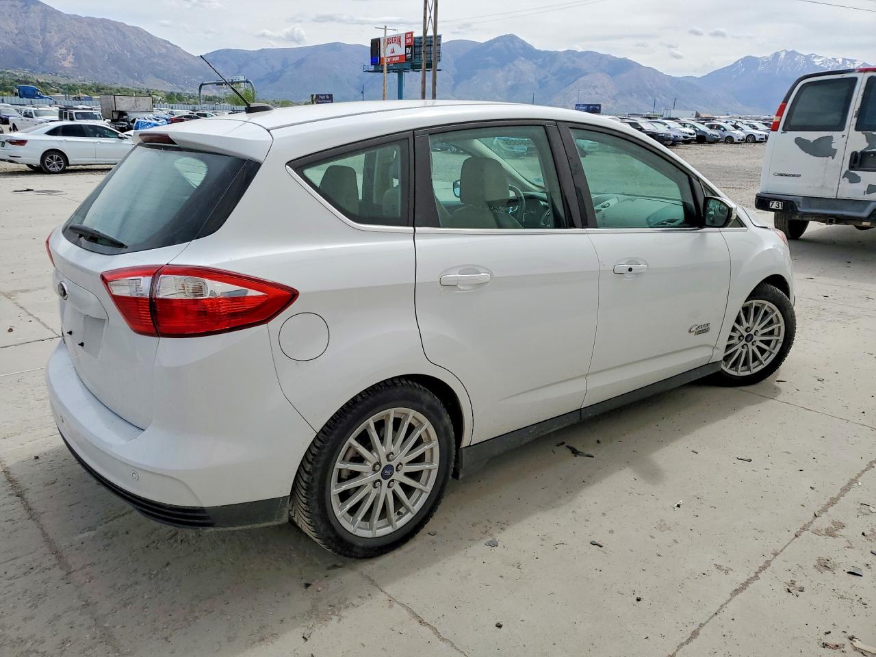2014 Ford C-max Premium White vin: 1FADP5CU9EL508357